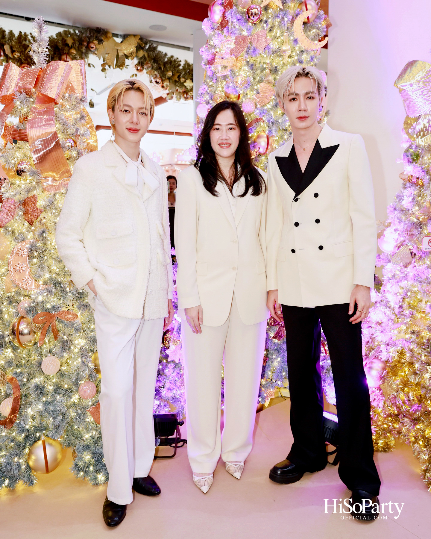 ห้างเซ็นทรัลจัดงาน ‘CHRISTMAS LIGHT UP WONDER’ เปิดไฟต้นคริสต์มาสสูงสามชั้น พร้อม ซีซี-นุนิว-แอลลี่ ร่วมงานที่เซ็นทรัลชิดลม