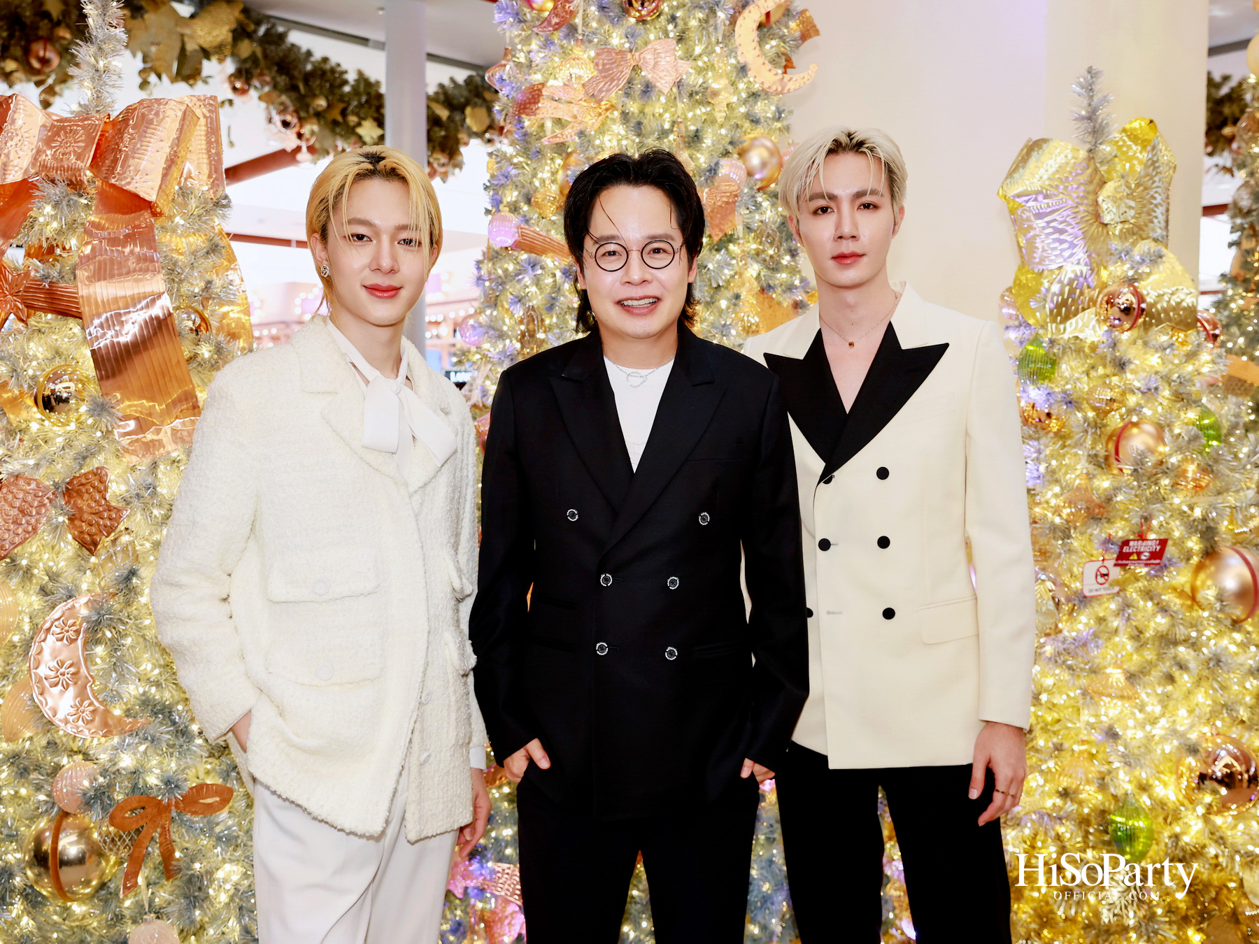 ห้างเซ็นทรัลจัดงาน ‘CHRISTMAS LIGHT UP WONDER’ เปิดไฟต้นคริสต์มาสสูงสามชั้น พร้อม ซีซี-นุนิว-แอลลี่ ร่วมงานที่เซ็นทรัลชิดลม