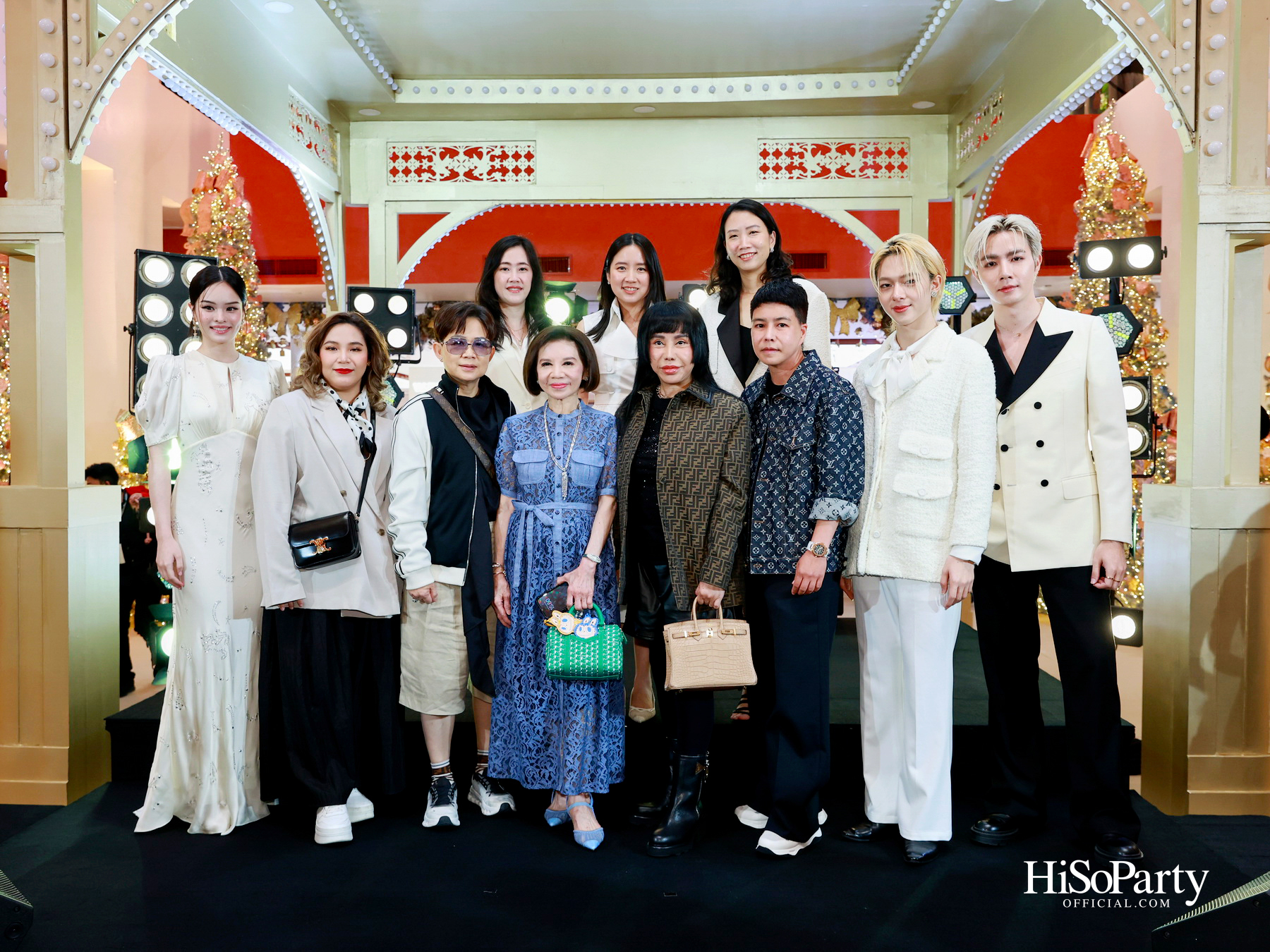 ห้างเซ็นทรัลจัดงาน ‘CHRISTMAS LIGHT UP WONDER’ เปิดไฟต้นคริสต์มาสสูงสามชั้น พร้อม ซีซี-นุนิว-แอลลี่ ร่วมงานที่เซ็นทรัลชิดลม