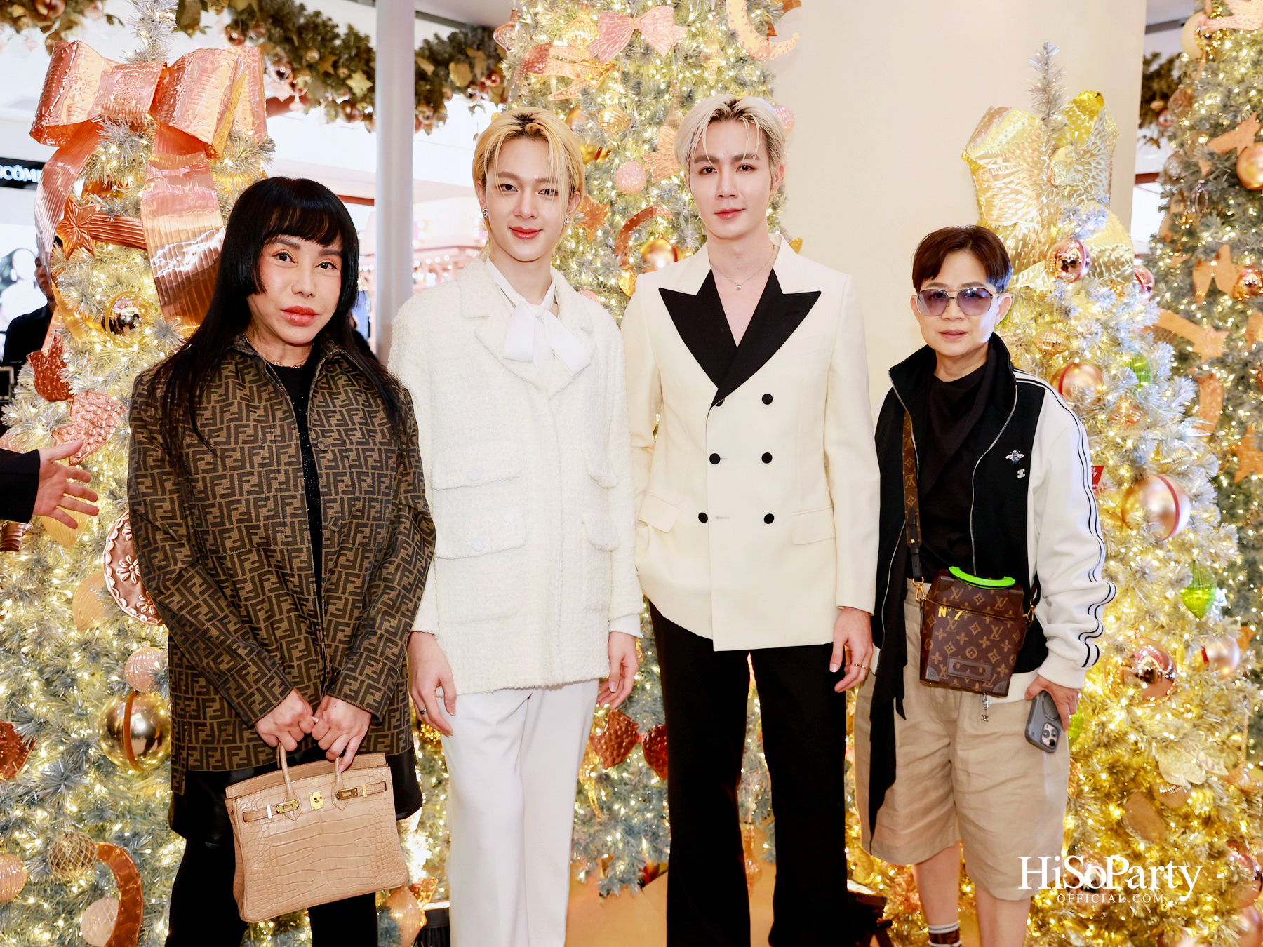 ห้างเซ็นทรัลจัดงาน ‘CHRISTMAS LIGHT UP WONDER’ เปิดไฟต้นคริสต์มาสสูงสามชั้น พร้อม ซีซี-นุนิว-แอลลี่ ร่วมงานที่เซ็นทรัลชิดลม