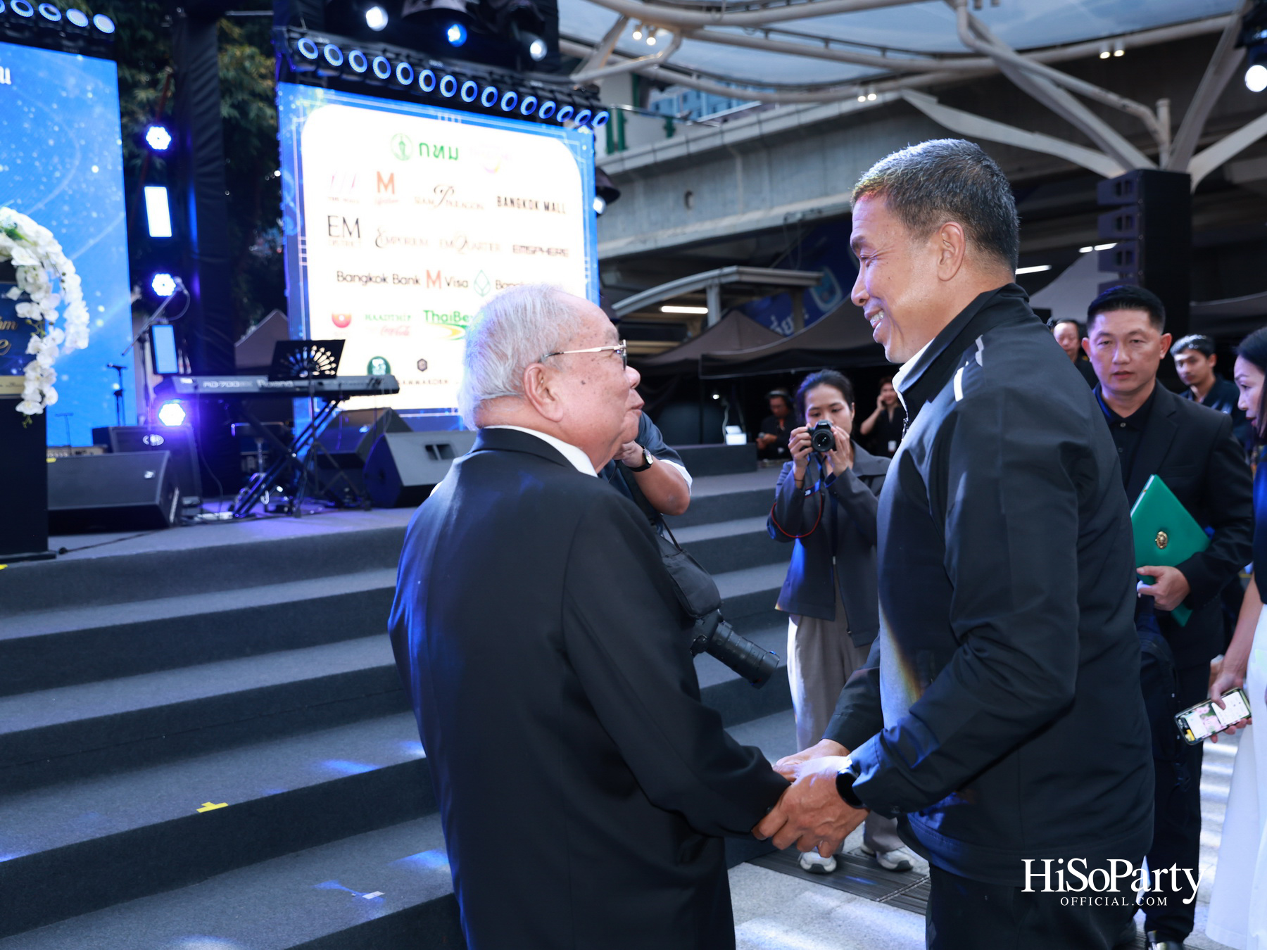 เอ็ม ดิสทริค จัดงาน ‘THE RHYTHM OF LOVE’ บทเพลงแห่งความรัก เพื่อน้อมรำลึกในพระมหากรุณาธิคุณ ‘พ่อแห่งแผ่นดิน’ 