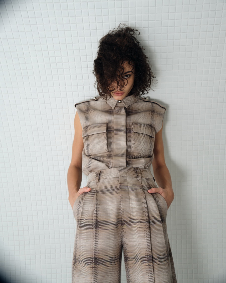 VICKTEERUT CRUISE 2026 ‘Black Blurry’ ถ่ายทอดความอ่อนโยนบนความเฉียบคมแห่งงานเทเลอริ่ง