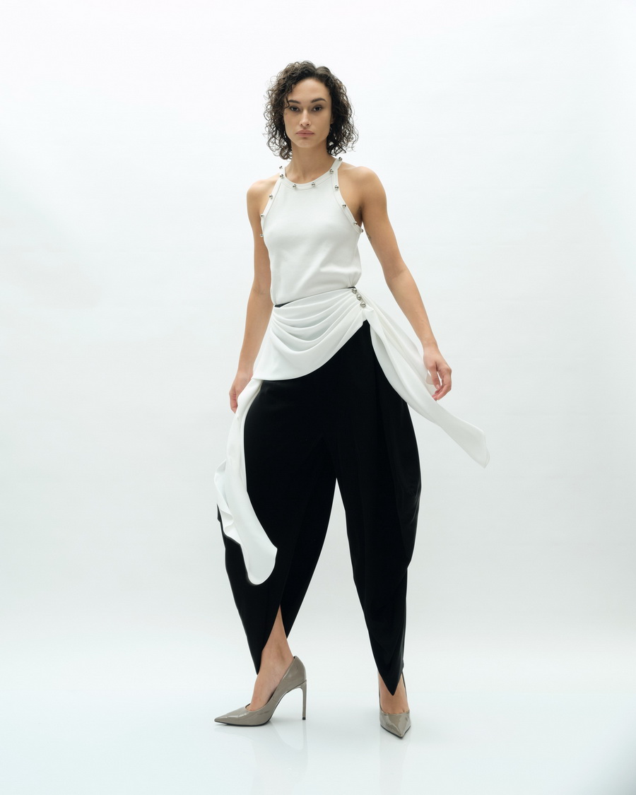 VICKTEERUT CRUISE 2026 ‘Black Blurry’ ถ่ายทอดความอ่อนโยนบนความเฉียบคมแห่งงานเทเลอริ่ง