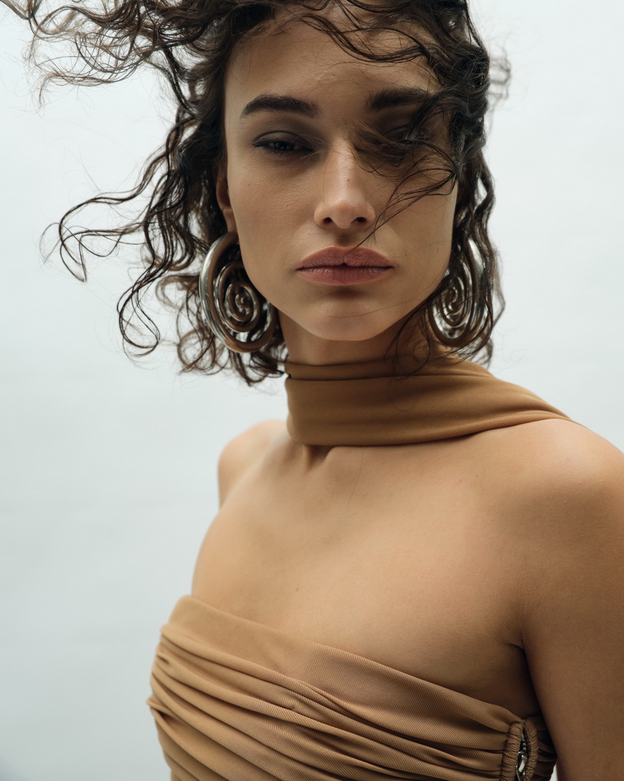 VICKTEERUT CRUISE 2026 ‘Black Blurry’ ถ่ายทอดความอ่อนโยนบนความเฉียบคมแห่งงานเทเลอริ่ง