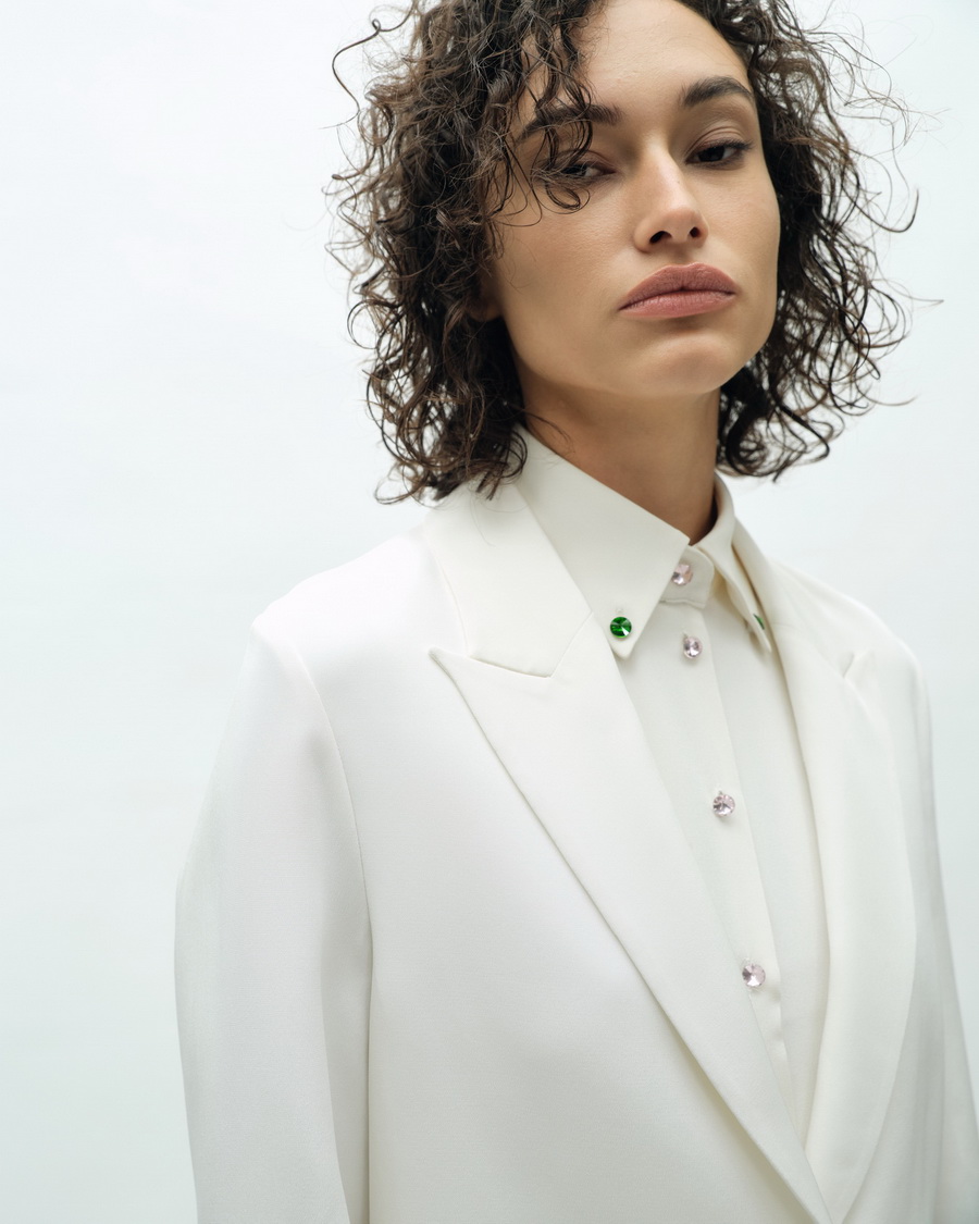 VICKTEERUT CRUISE 2026 ‘Black Blurry’ ถ่ายทอดความอ่อนโยนบนความเฉียบคมแห่งงานเทเลอริ่ง