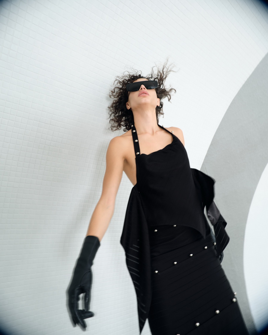 VICKTEERUT CRUISE 2026 ‘Black Blurry’ ถ่ายทอดความอ่อนโยนบนความเฉียบคมแห่งงานเทเลอริ่ง