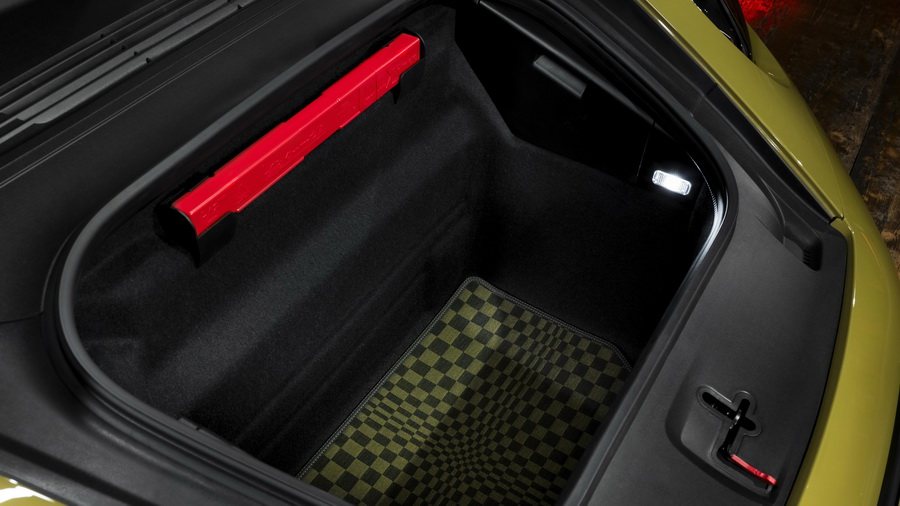 Porsche 911 Spirit 70 คัมแบ็กเสน่ห์เรโทรยุค 70 พร้อมสมรรถนะไฮบริดแรงสุดในตระกูล Heritage Design 