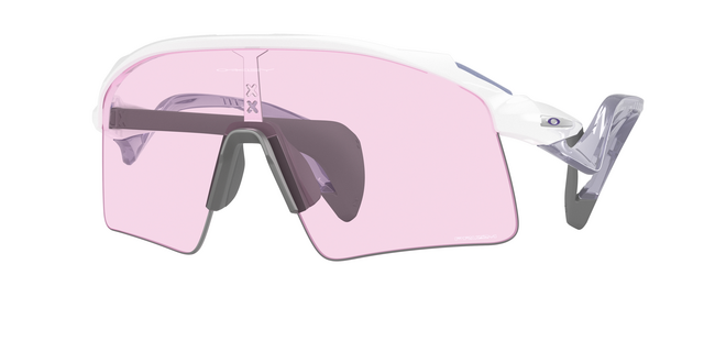 OAKLEY เปิดตัวเทคโนโลยี ‘OAKLEY HYPERGRIP™’ ยกระดับการยึดเกาะสู่มาตรฐานใหม่ในคอลเลกชัน Stunt