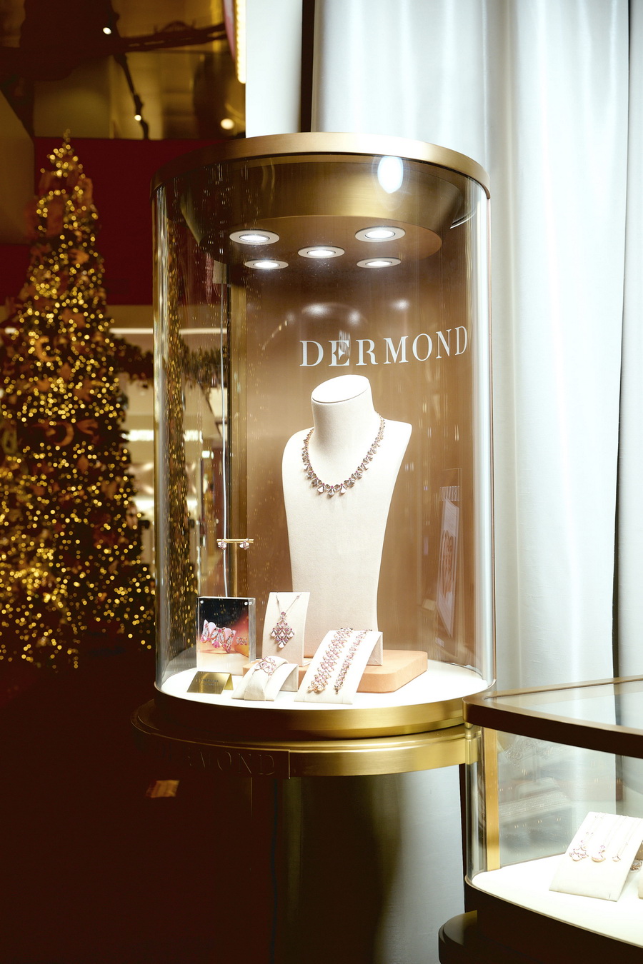 DERMOND เฉลิมฉลอง ‘Timeless Holidays Reimagined’ พร้อมประสบการณ์ไฟน์จิวเวลรี ณ DERMOND Pop Up Store เซ็นทรัล ชิดลม ถึง 27 ม.ค.69