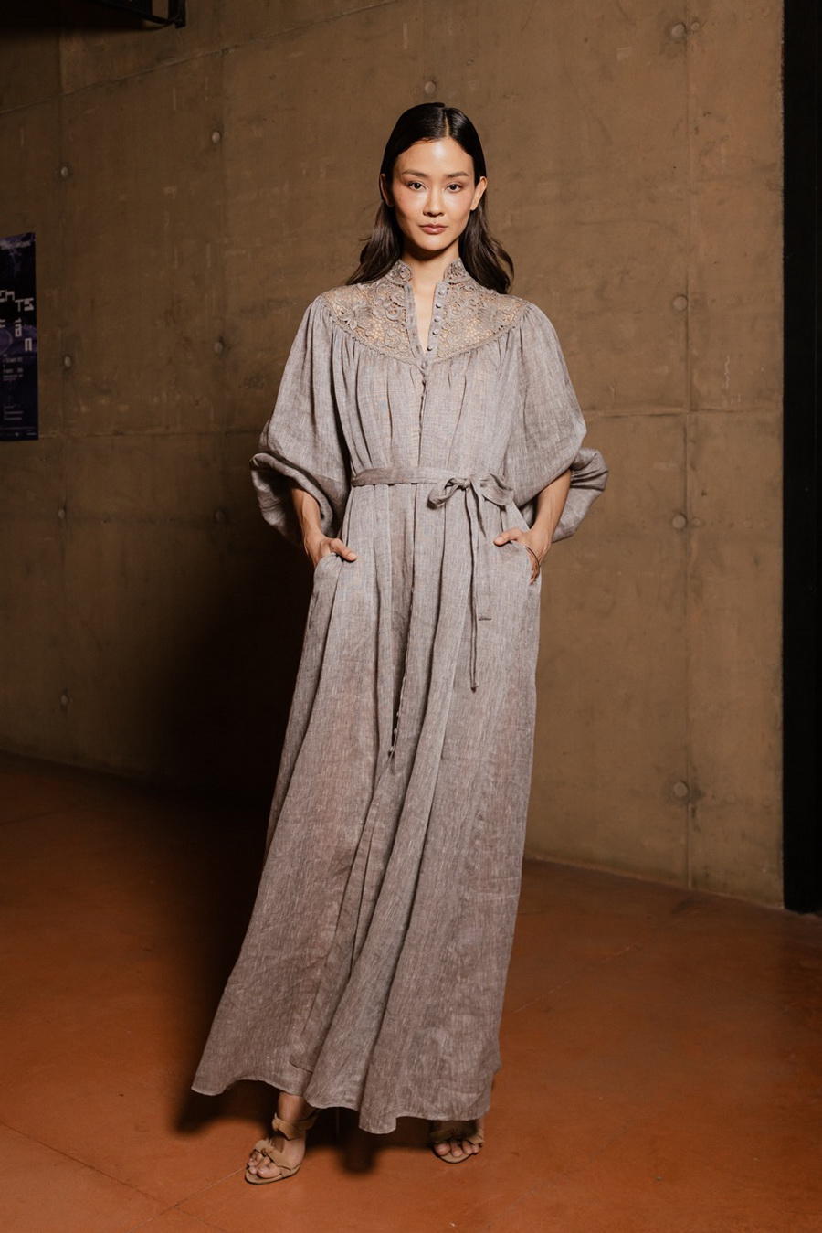 Jim Thompson by LISA VON TANG ผลงานคอลแลบที่น่าจับตา เมื่อตำนานผ้าไทยโลดแล่นบนแฟชั่นรีสอร์ตแวร์ร่วมสมัย