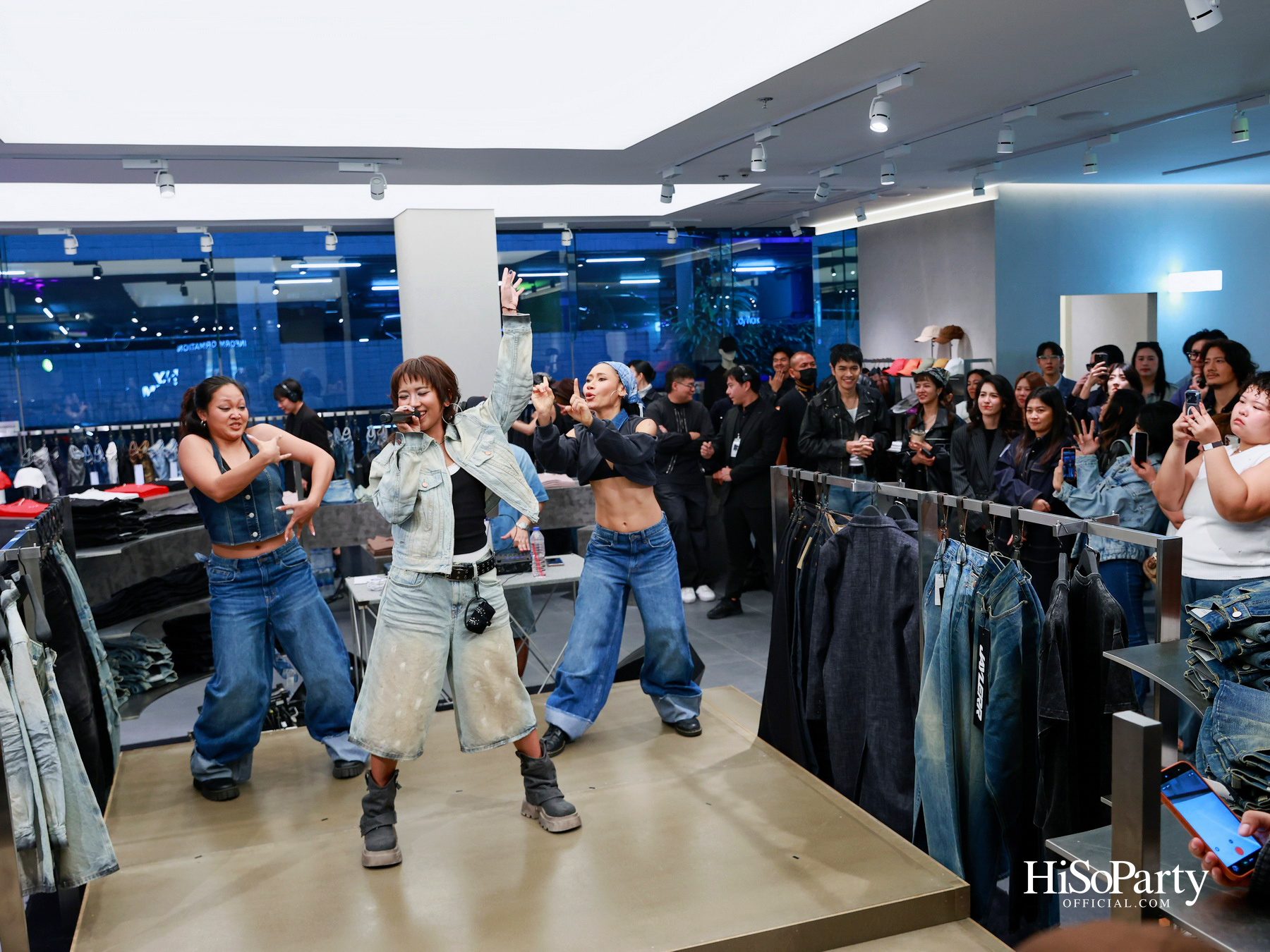 งานเปิดตัว ‘C  P  S Denim Rebellion’ คอลลาบอเรชั่นสุดขบถ ฉีกกรอบเดนิมดีไซน์ รังสรรค์ผ่านความเท่ของศิลปินดัง