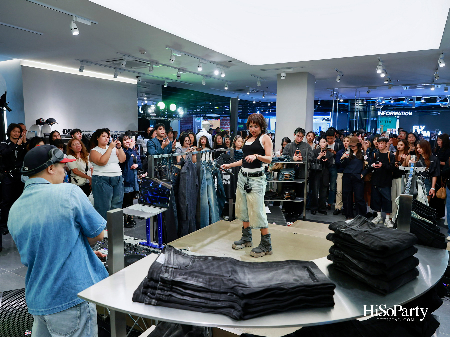 งานเปิดตัว ‘C  P  S Denim Rebellion’ คอลลาบอเรชั่นสุดขบถ ฉีกกรอบเดนิมดีไซน์ รังสรรค์ผ่านความเท่ของศิลปินดัง