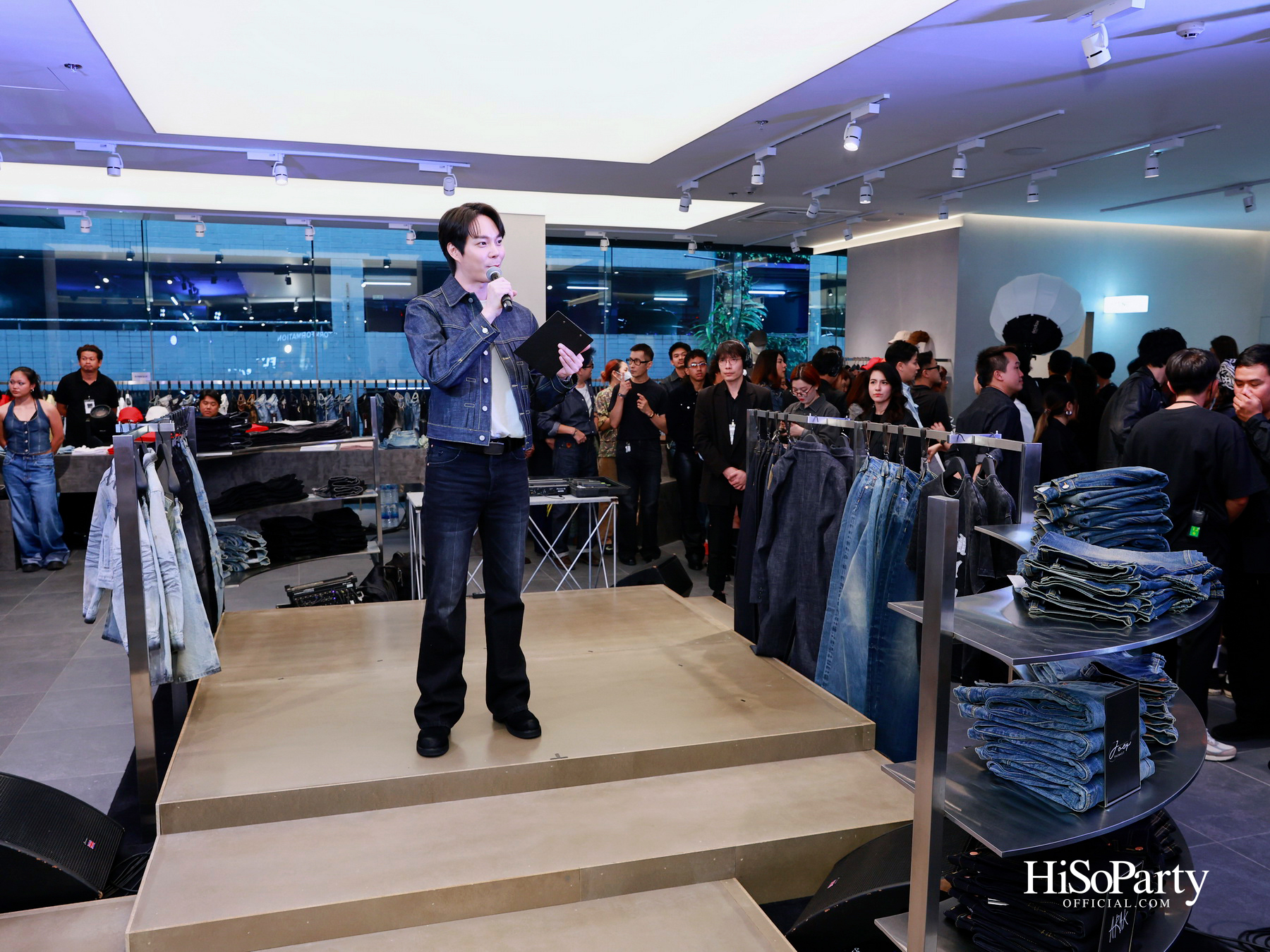 งานเปิดตัว ‘C  P  S Denim Rebellion’ คอลลาบอเรชั่นสุดขบถ ฉีกกรอบเดนิมดีไซน์ รังสรรค์ผ่านความเท่ของศิลปินดัง