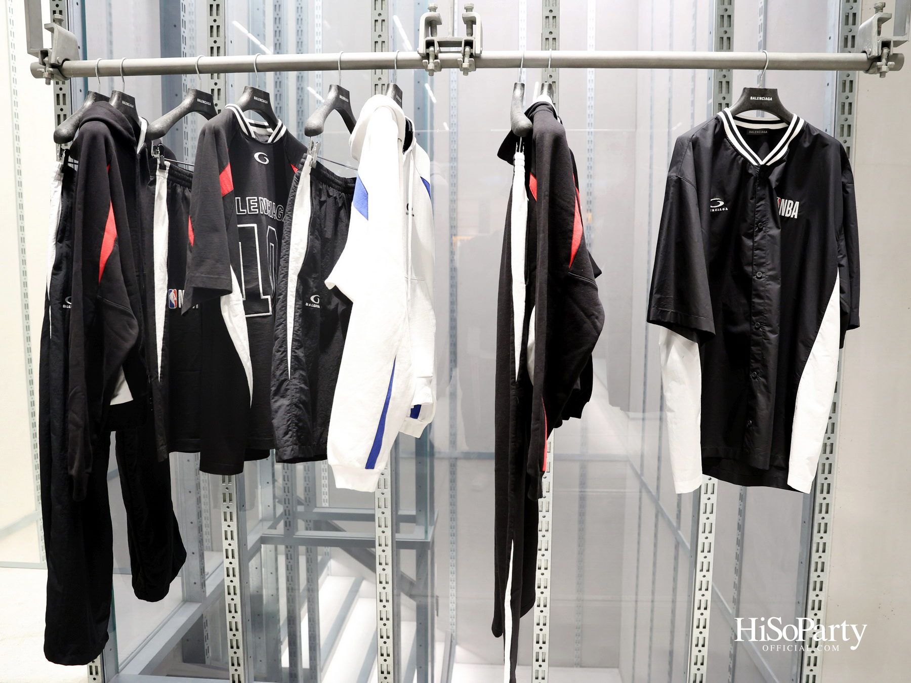 Balenciaga เปิดตัวคอลเลกชันน้ำหอมครั้งแรกในไทย พร้อมเผยแคปซูลคอลเลกชันร่วมกับ NBA