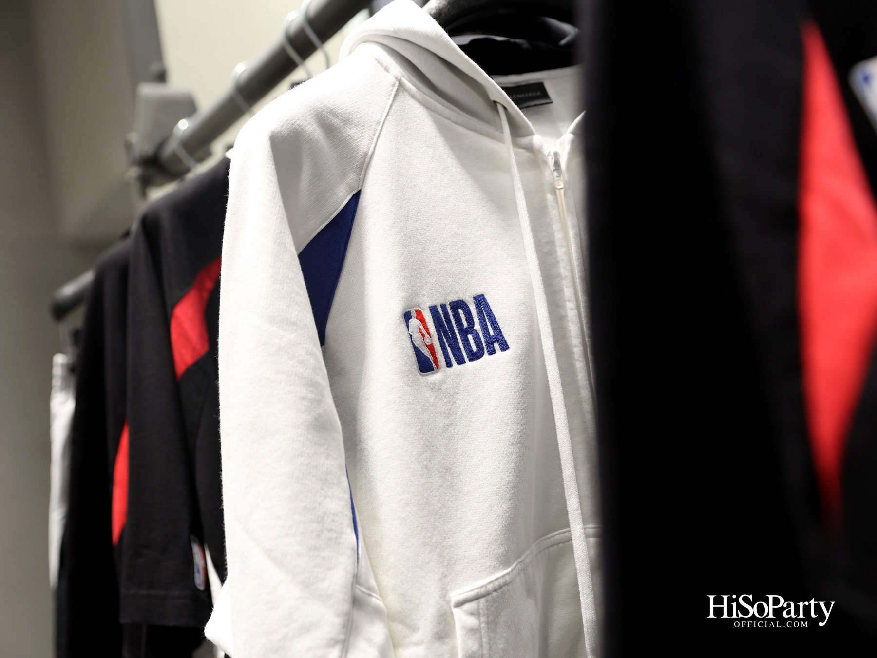 Balenciaga เปิดตัวคอลเลกชันน้ำหอมครั้งแรกในไทย พร้อมเผยแคปซูลคอลเลกชันร่วมกับ NBA