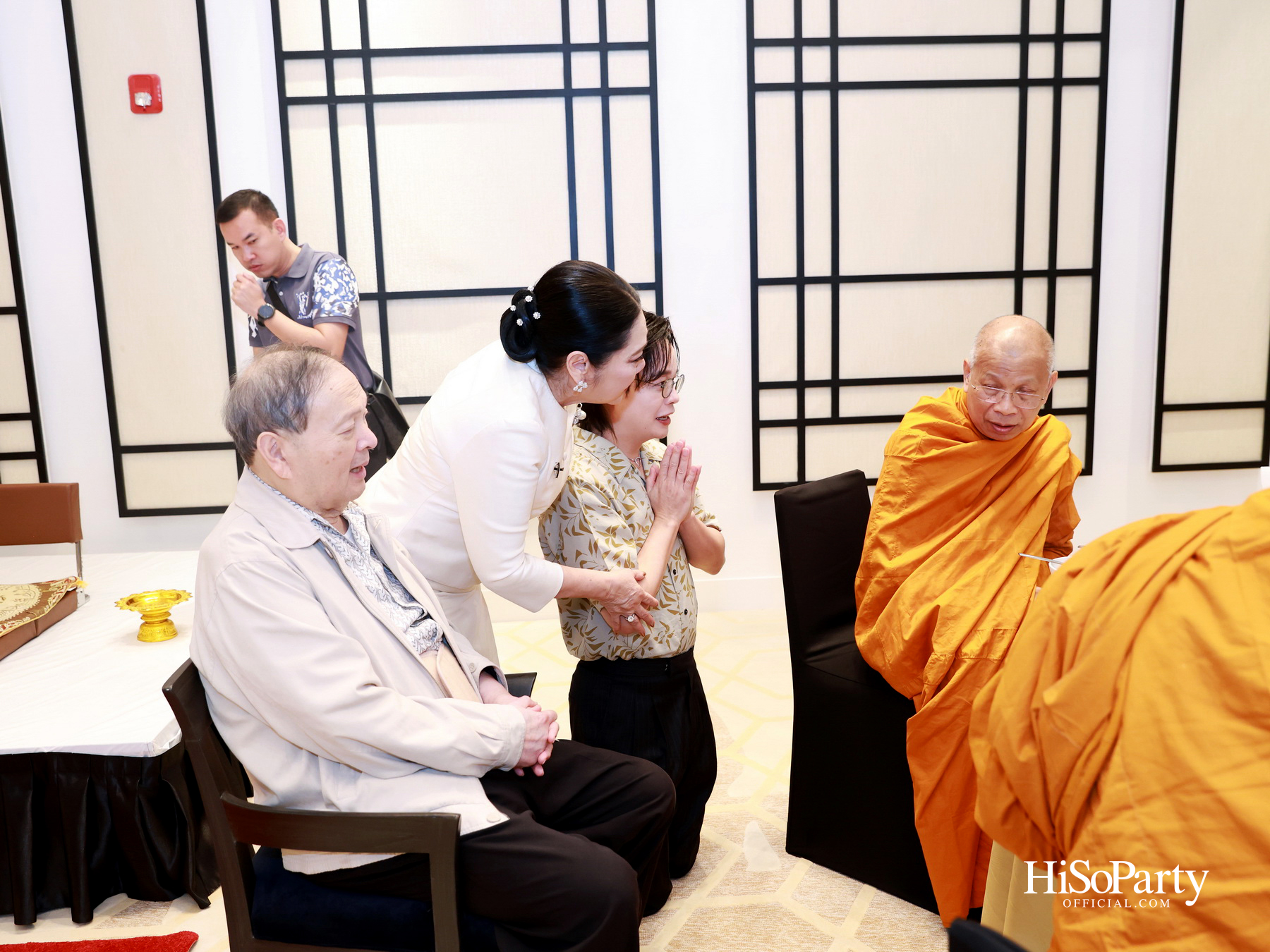 ดร.ลาลีวรรณ กาญจนจารี จัดพิธีทำบุญถวายภัตตาหารเพล เนื่องในโอกาสวันคล้ายวันเกิด ครบ 72 ปี