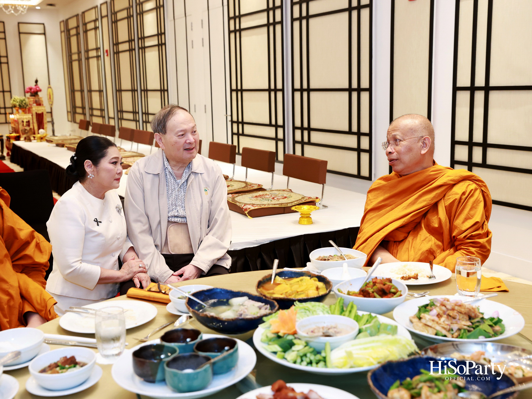 ดร.ลาลีวรรณ กาญจนจารี จัดพิธีทำบุญถวายภัตตาหารเพล เนื่องในโอกาสวันคล้ายวันเกิด ครบ 72 ปี