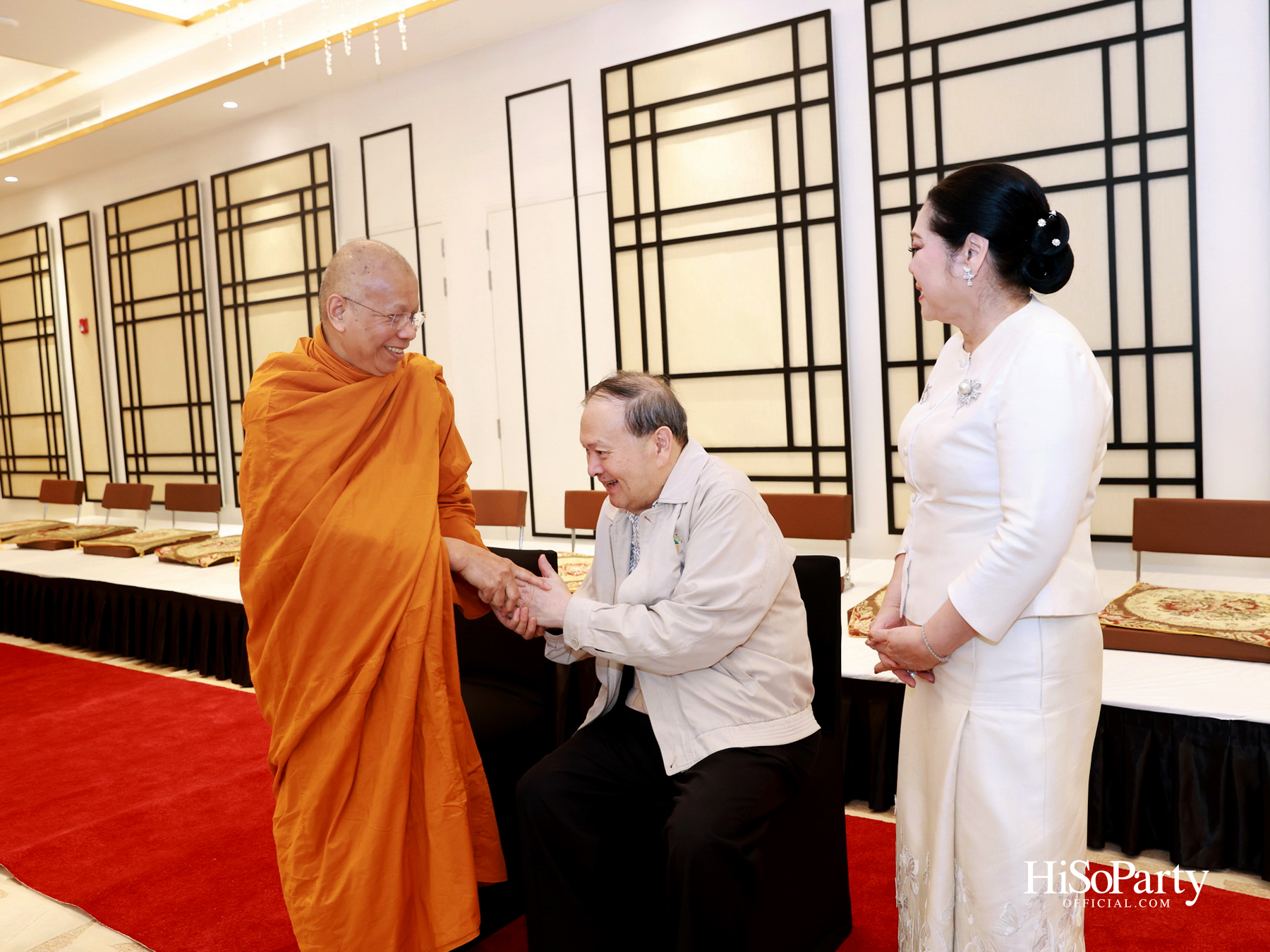 ดร.ลาลีวรรณ กาญจนจารี จัดพิธีทำบุญถวายภัตตาหารเพล เนื่องในโอกาสวันคล้ายวันเกิด ครบ 72 ปี