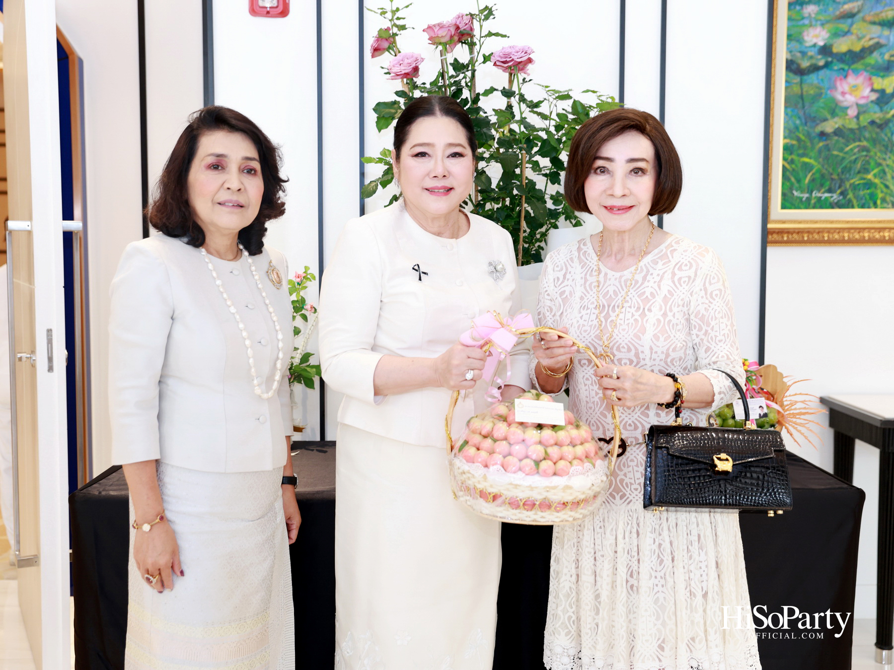 ดร.ลาลีวรรณ กาญจนจารี จัดพิธีทำบุญถวายภัตตาหารเพล เนื่องในโอกาสวันคล้ายวันเกิด ครบ 72 ปี