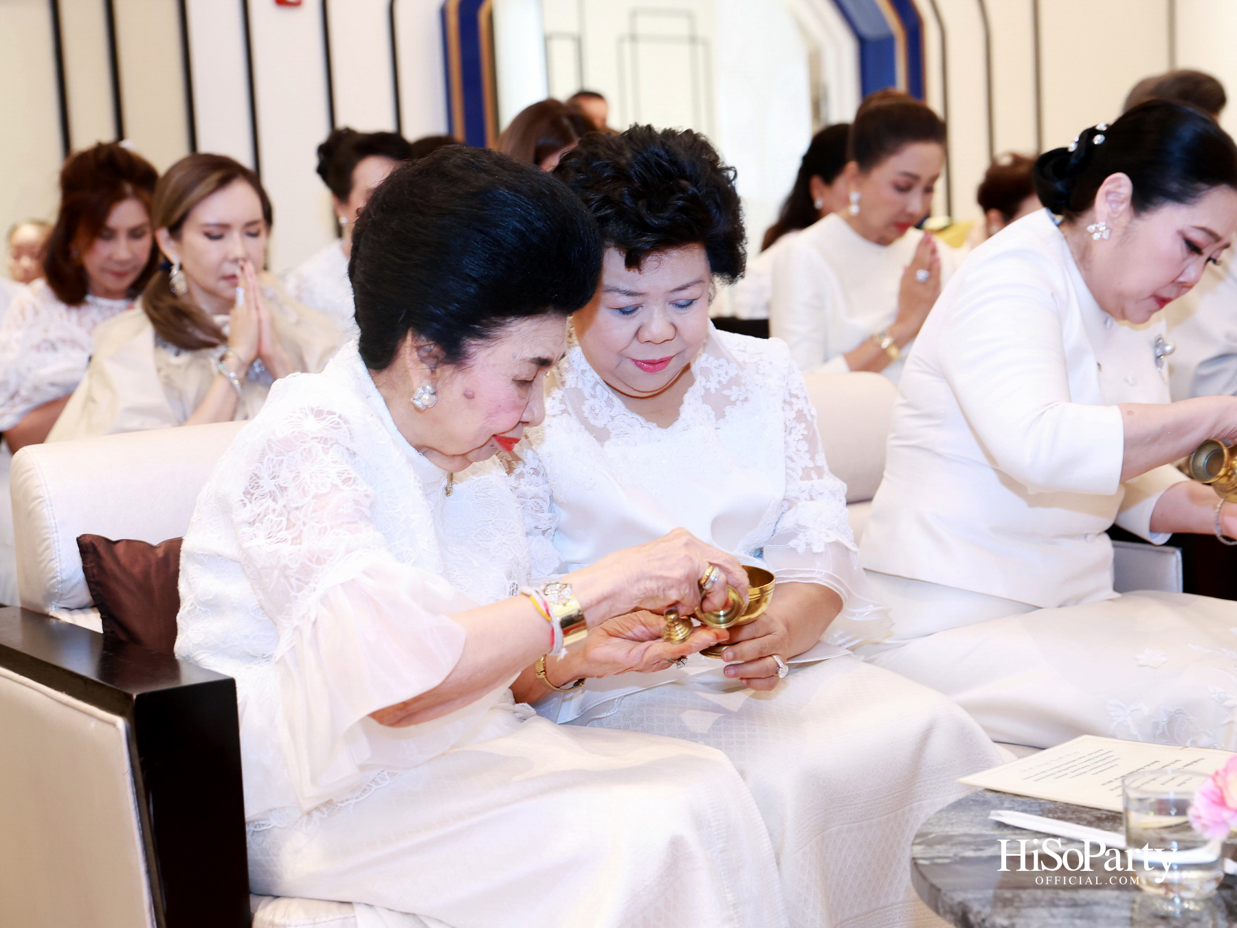 ดร.ลาลีวรรณ กาญจนจารี จัดพิธีทำบุญถวายภัตตาหารเพล เนื่องในโอกาสวันคล้ายวันเกิด ครบ 72 ปี