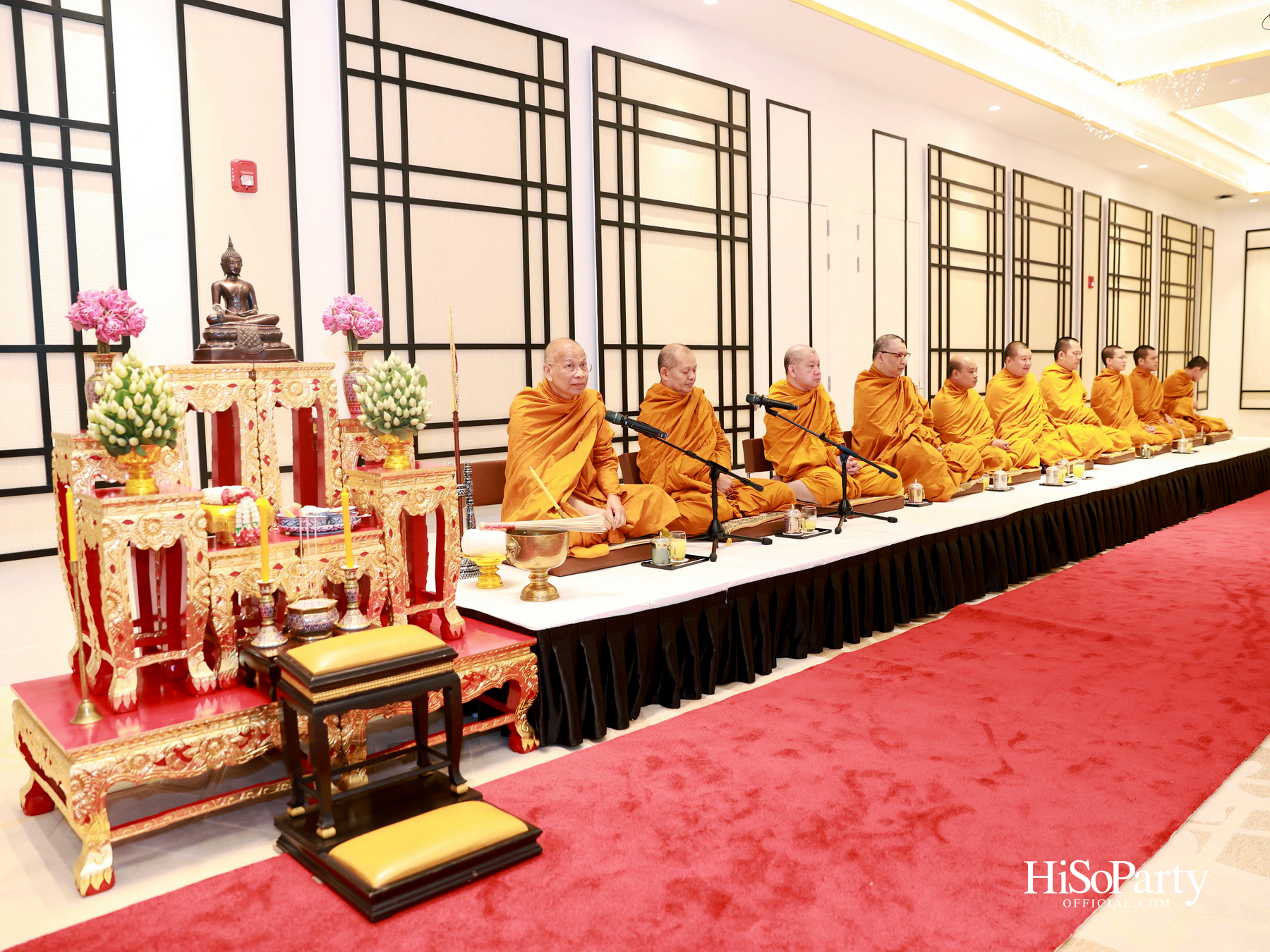 ดร.ลาลีวรรณ กาญจนจารี จัดพิธีทำบุญถวายภัตตาหารเพล เนื่องในโอกาสวันคล้ายวันเกิด ครบ 72 ปี