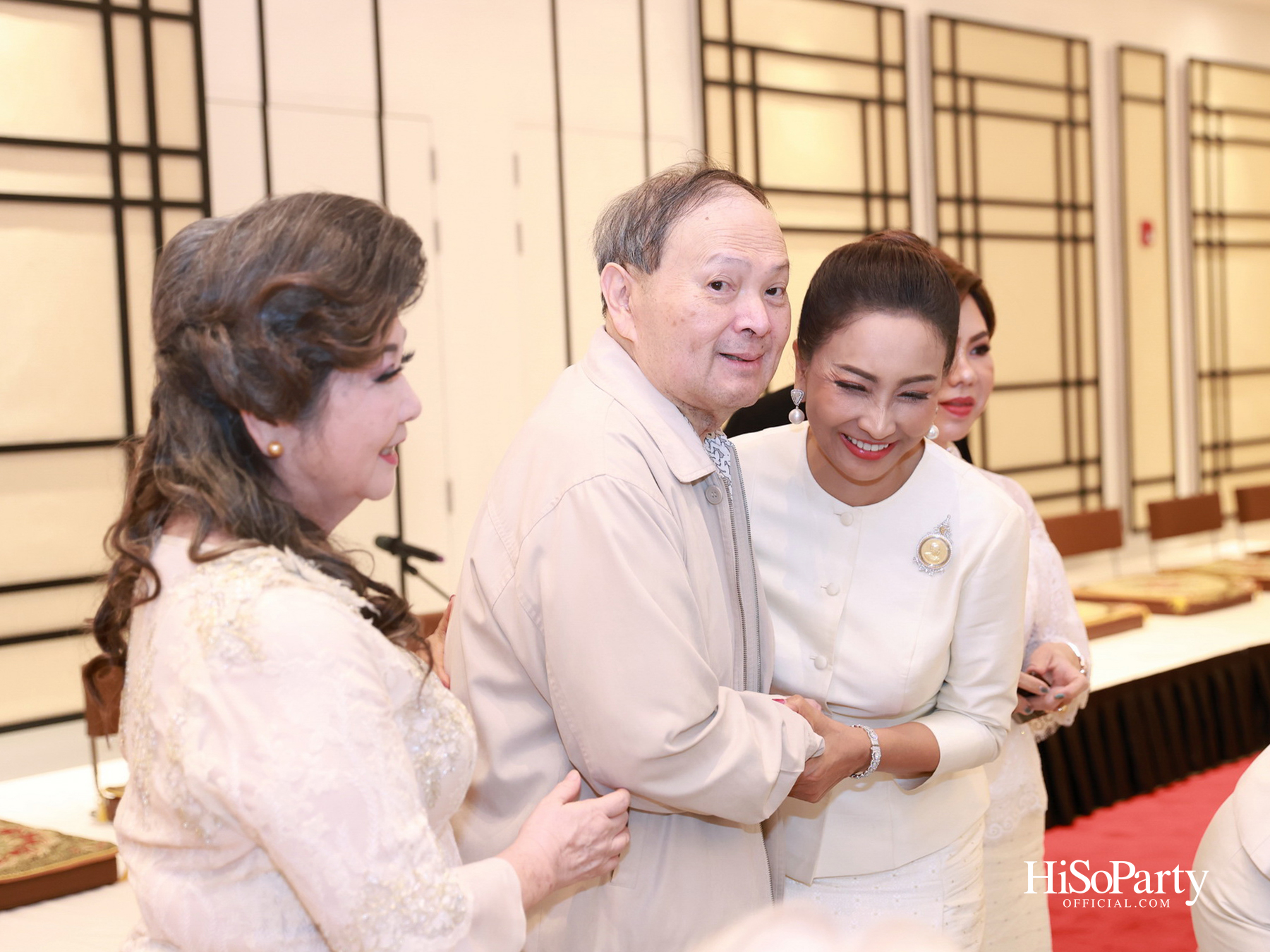 ดร.ลาลีวรรณ กาญจนจารี จัดพิธีทำบุญถวายภัตตาหารเพล เนื่องในโอกาสวันคล้ายวันเกิด ครบ 72 ปี