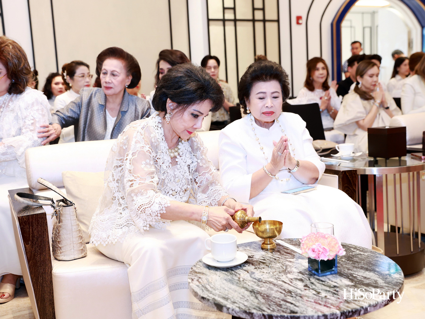 ดร.ลาลีวรรณ กาญจนจารี จัดพิธีทำบุญถวายภัตตาหารเพล เนื่องในโอกาสวันคล้ายวันเกิด ครบ 72 ปี