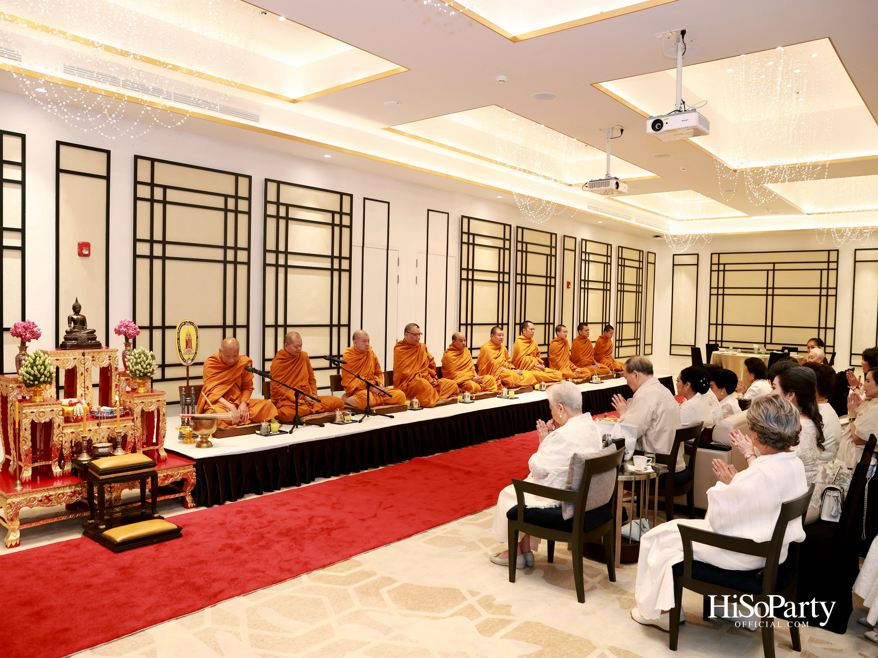 ดร.ลาลีวรรณ กาญจนจารี จัดพิธีทำบุญถวายภัตตาหารเพล เนื่องในโอกาสวันคล้ายวันเกิด ครบ 72 ปี