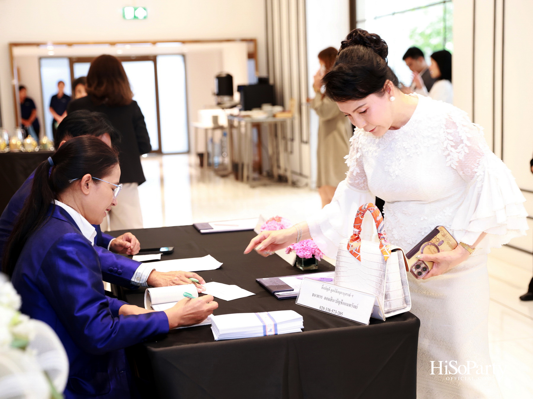 ดร.ลาลีวรรณ กาญจนจารี จัดพิธีทำบุญถวายภัตตาหารเพล เนื่องในโอกาสวันคล้ายวันเกิด ครบ 72 ปี