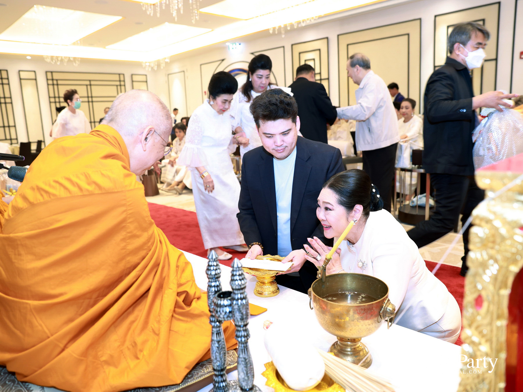 ดร.ลาลีวรรณ กาญจนจารี