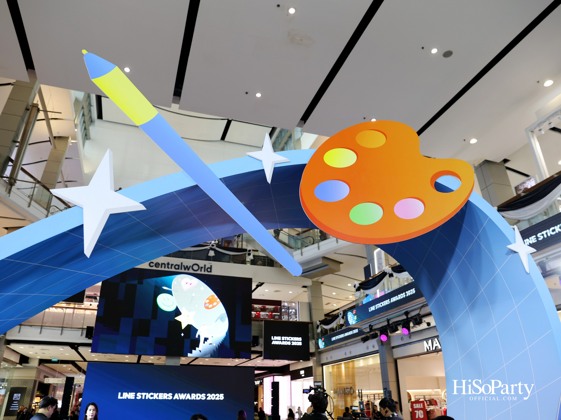 LINE STICKERS AWARDS 2025 เปิดพื้นที่จักรวาลแห่งความคิดสร้างสรรค์ ใจกลางเซ็นทรัลเวิลด์