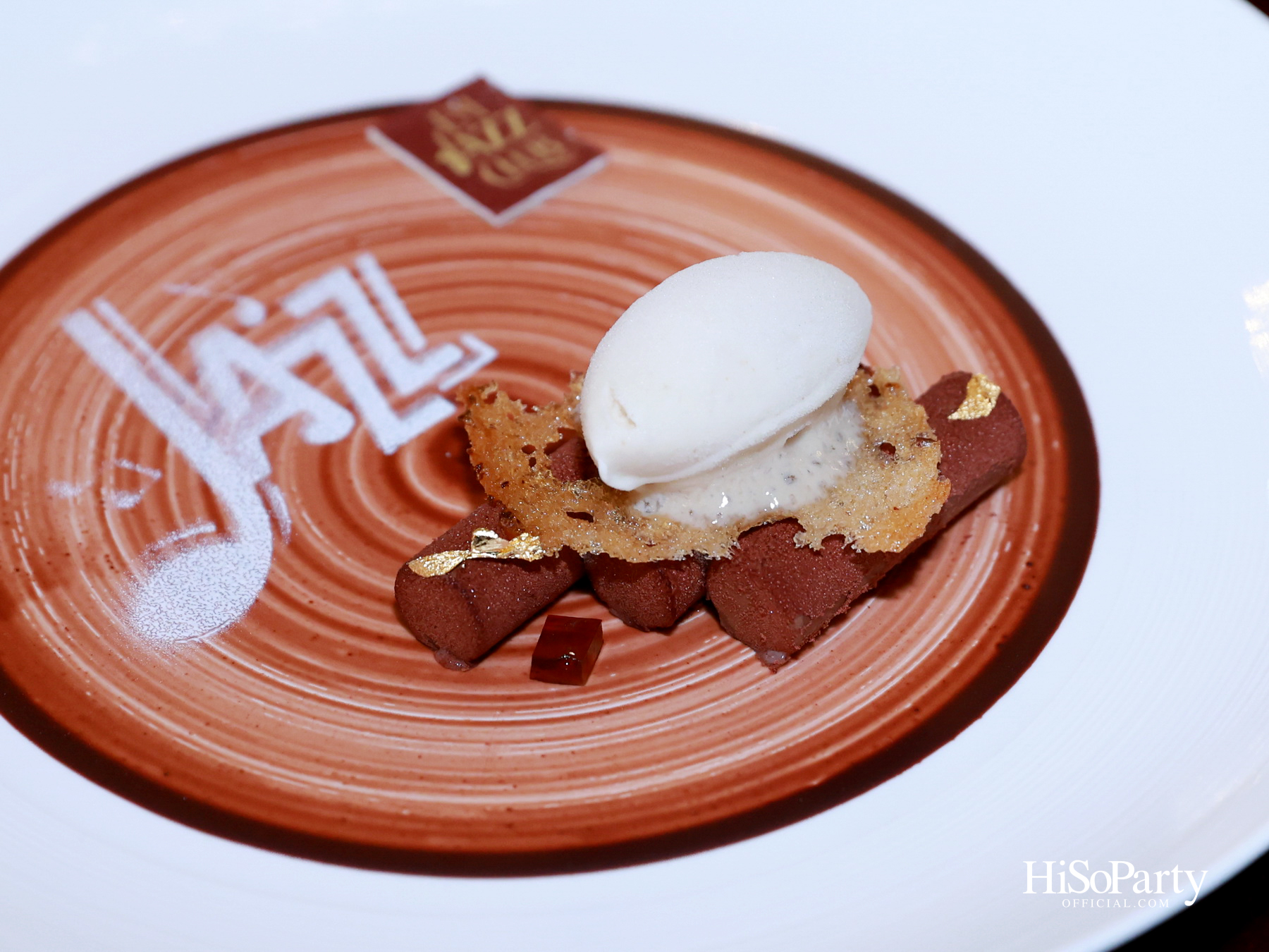  เอ็ม ดิสทริค เนรมิตค่ำคืน ‘EM DISTRICT: EM JAZZ CLUB’ ขอบคุณลูกค้าคนสำคัญในบรรยากาศแจ๊สบาร์สไตล์นิวยอร์ก