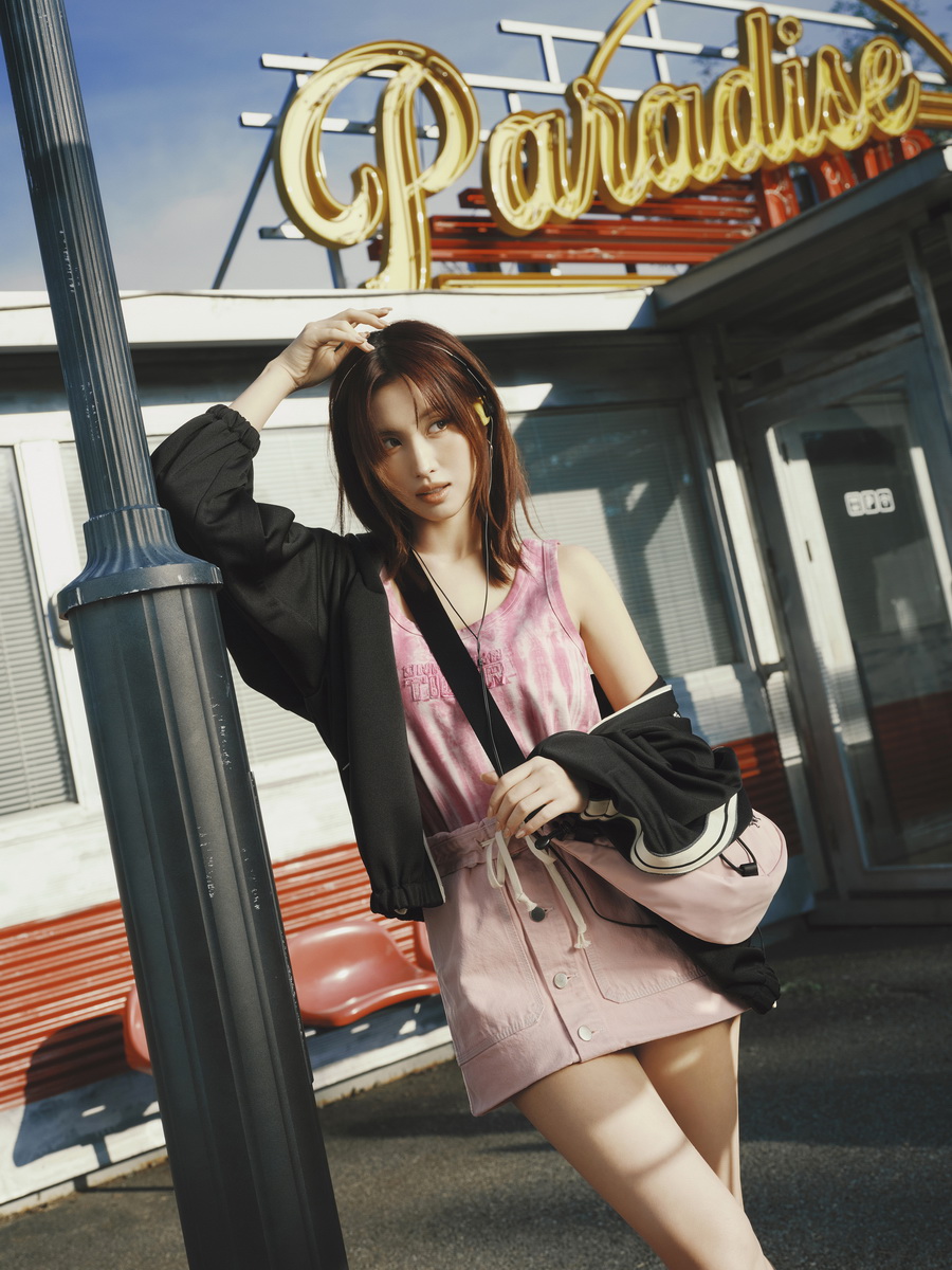 Onitsuka Tiger เปิดตัวภาพแคมเปญคอลเลกชัน DENIVITA ร่วมกับ MOMO วง TWICE