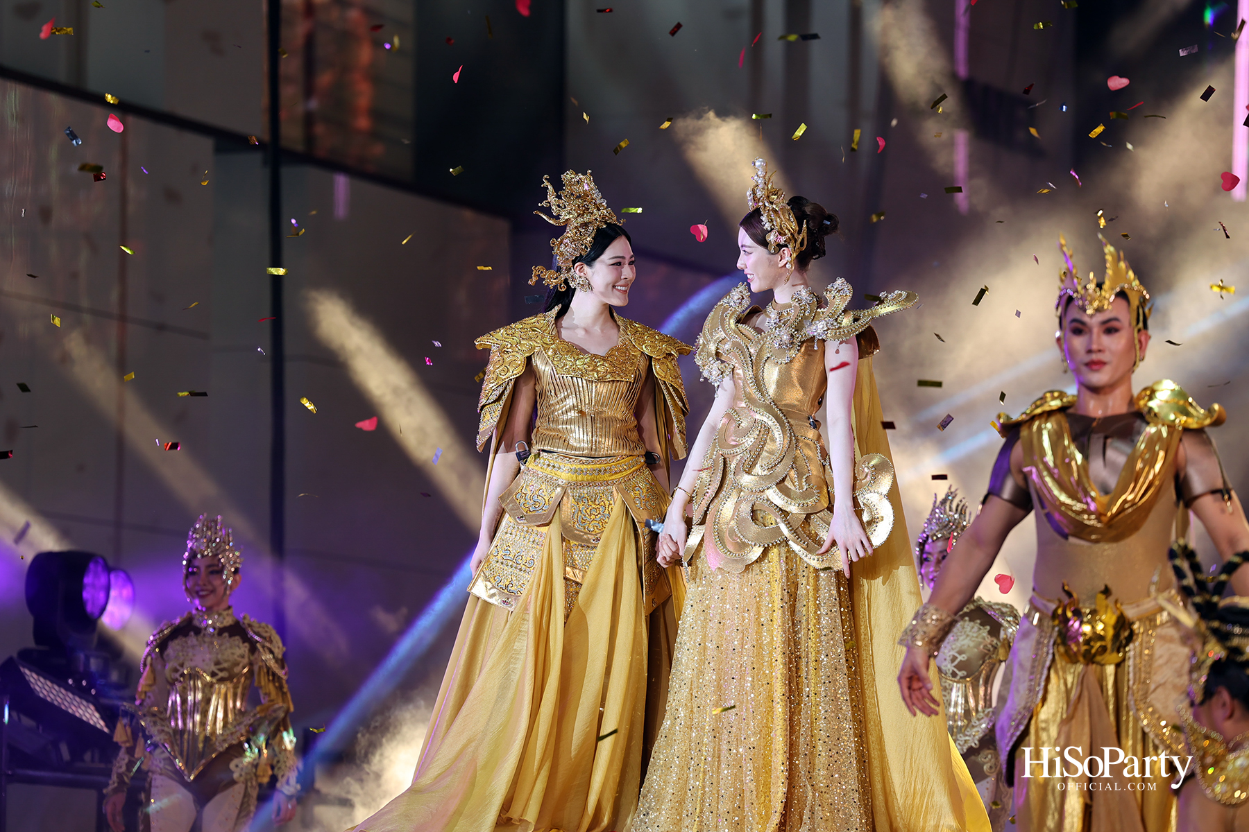 เอ็ม ดิสทริค ฉลองตรุษจีนปีมะเมีย เปิด ‘จักรพรรดิเทพมังกรสวรรค์’ 40 เมตร พร้อมโชว์สุดอลังการจาก หลิง-ออม