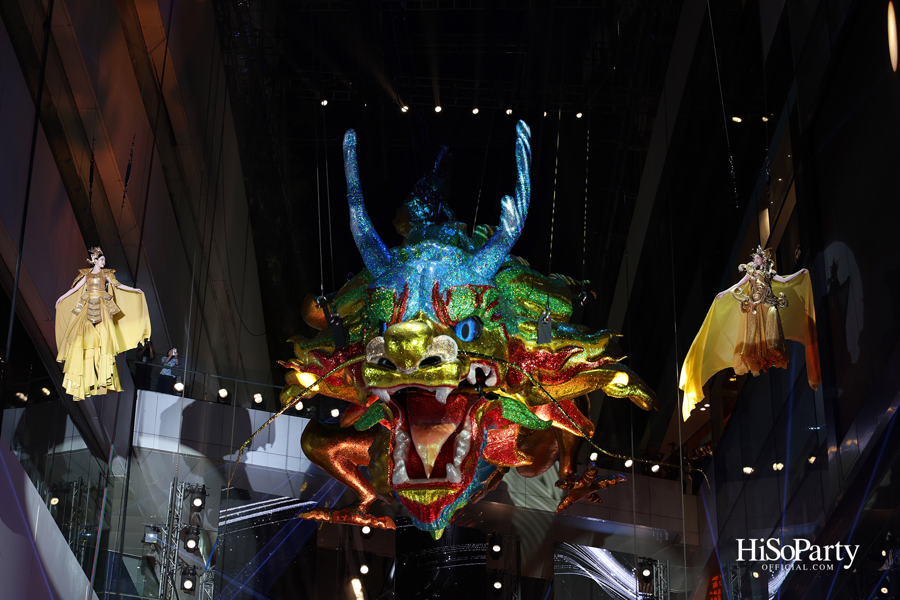 เอ็ม ดิสทริค ฉลองตรุษจีนปีมะเมีย เปิด ‘จักรพรรดิเทพมังกรสวรรค์’ 40 เมตร พร้อมโชว์สุดอลังการจาก หลิง-ออม