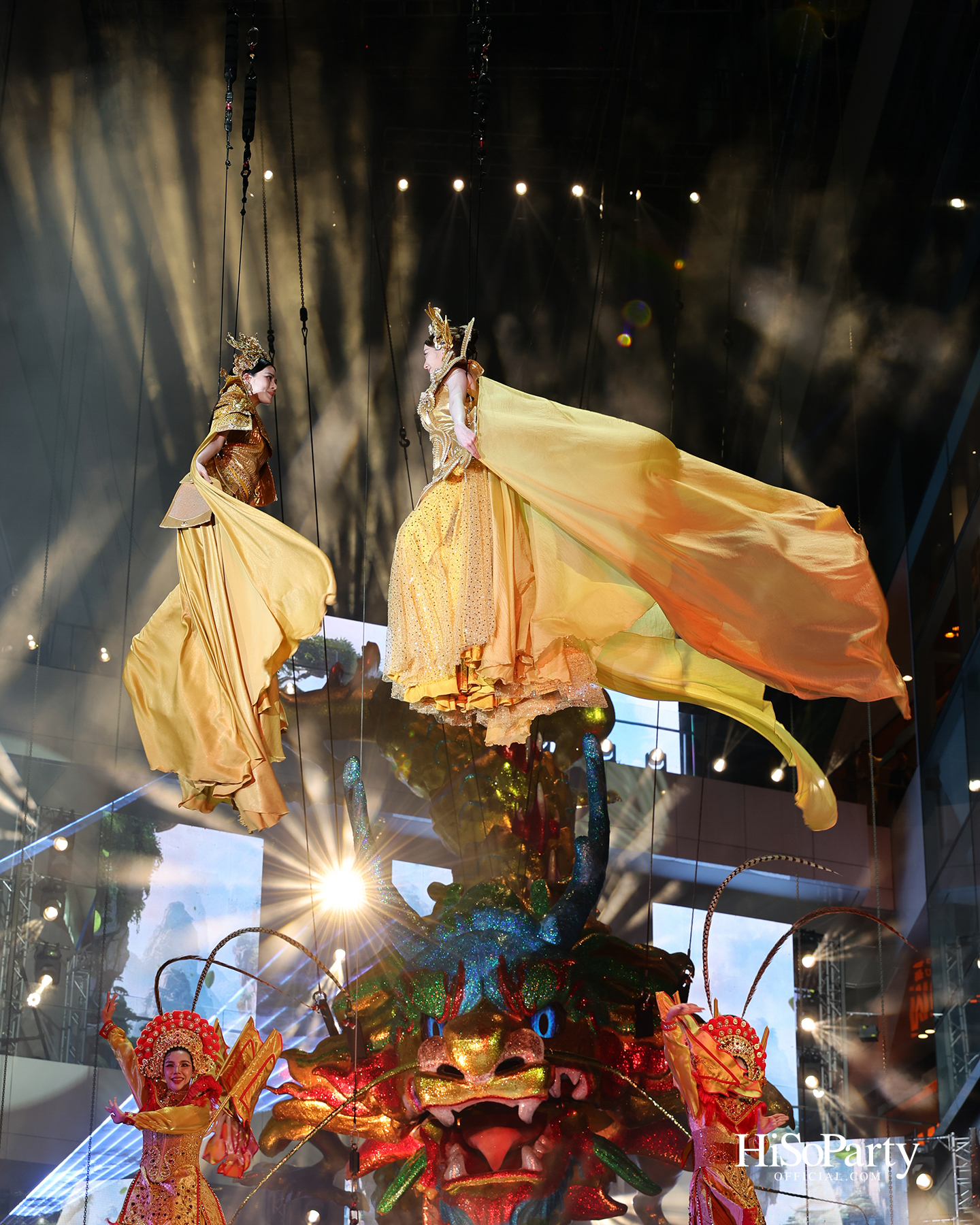 เอ็ม ดิสทริค ฉลองตรุษจีนปีมะเมีย เปิด ‘จักรพรรดิเทพมังกรสวรรค์’ 40 เมตร พร้อมโชว์สุดอลังการจาก หลิง-ออม