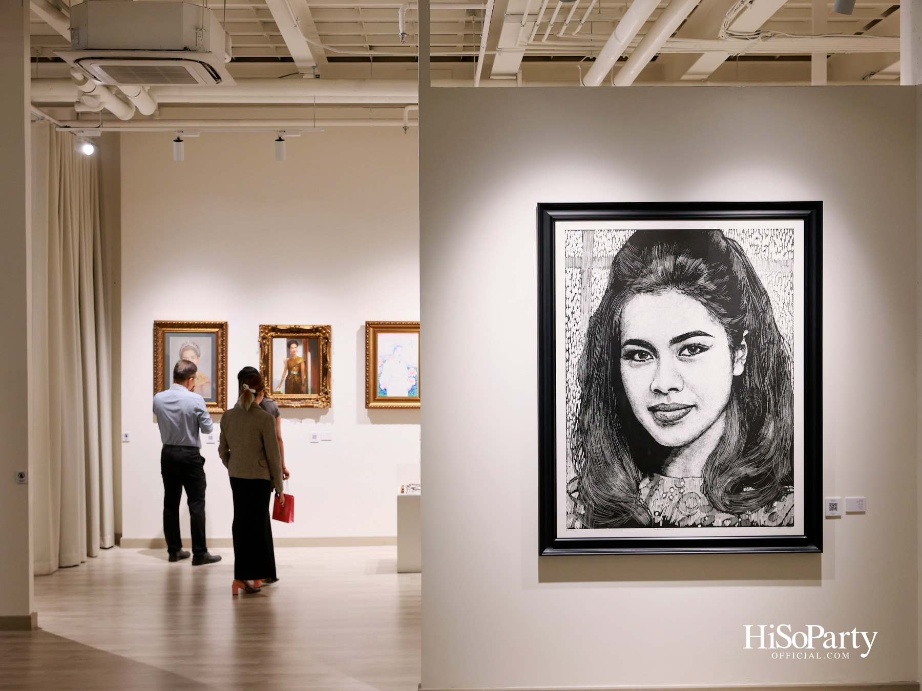 สยามพารากอน จัดนิทรรศการ ‘น้อมรำลึกในพระมหากรุณาธิคุณ แห่งสมเด็จพระบรมราชชนนีพันปีหลวง’ พร้อมเปิด Art Jewel ชั้น 5