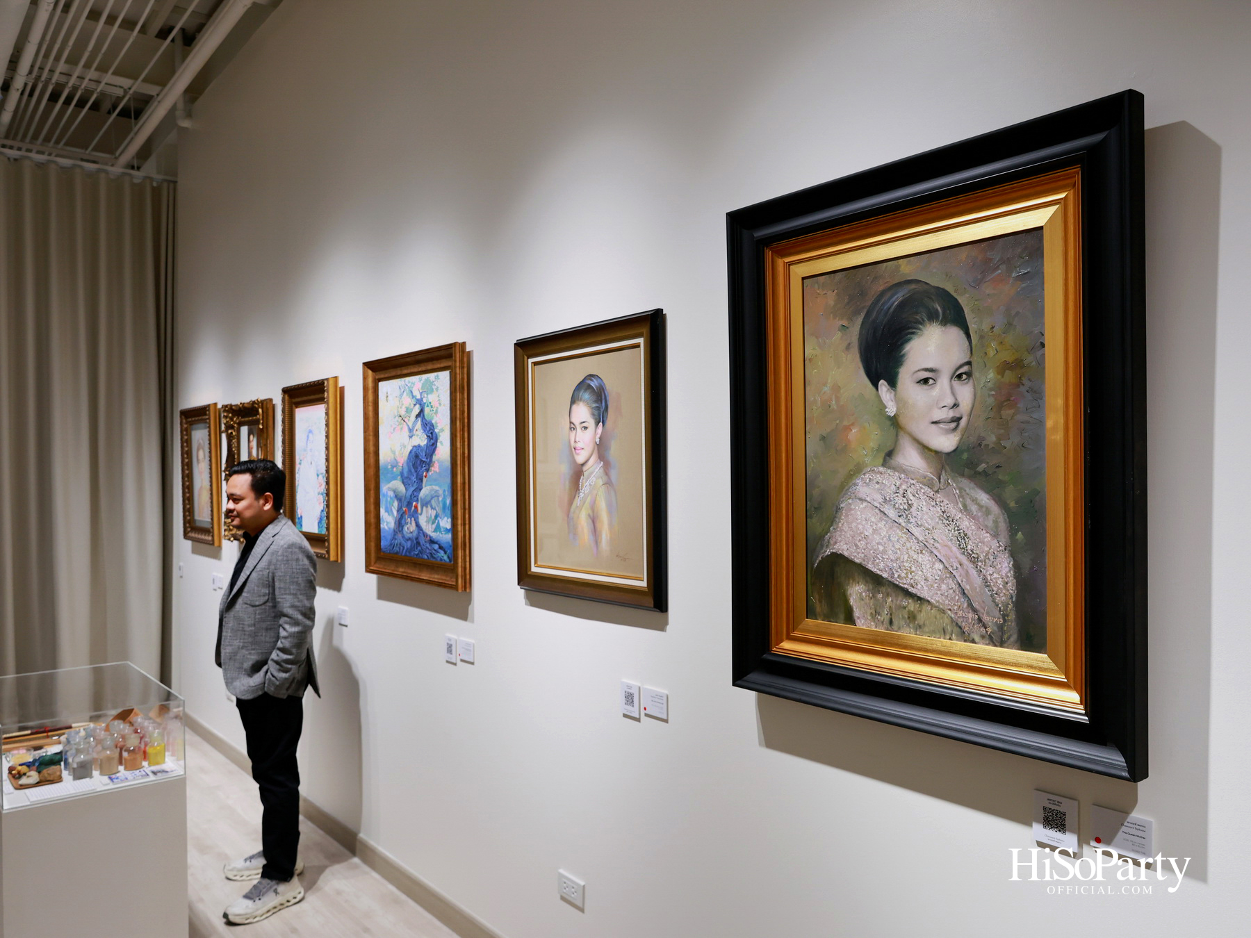 สยามพารากอน จัดนิทรรศการ ‘น้อมรำลึกในพระมหากรุณาธิคุณ แห่งสมเด็จพระบรมราชชนนีพันปีหลวง’ พร้อมเปิด Art Jewel ชั้น 5