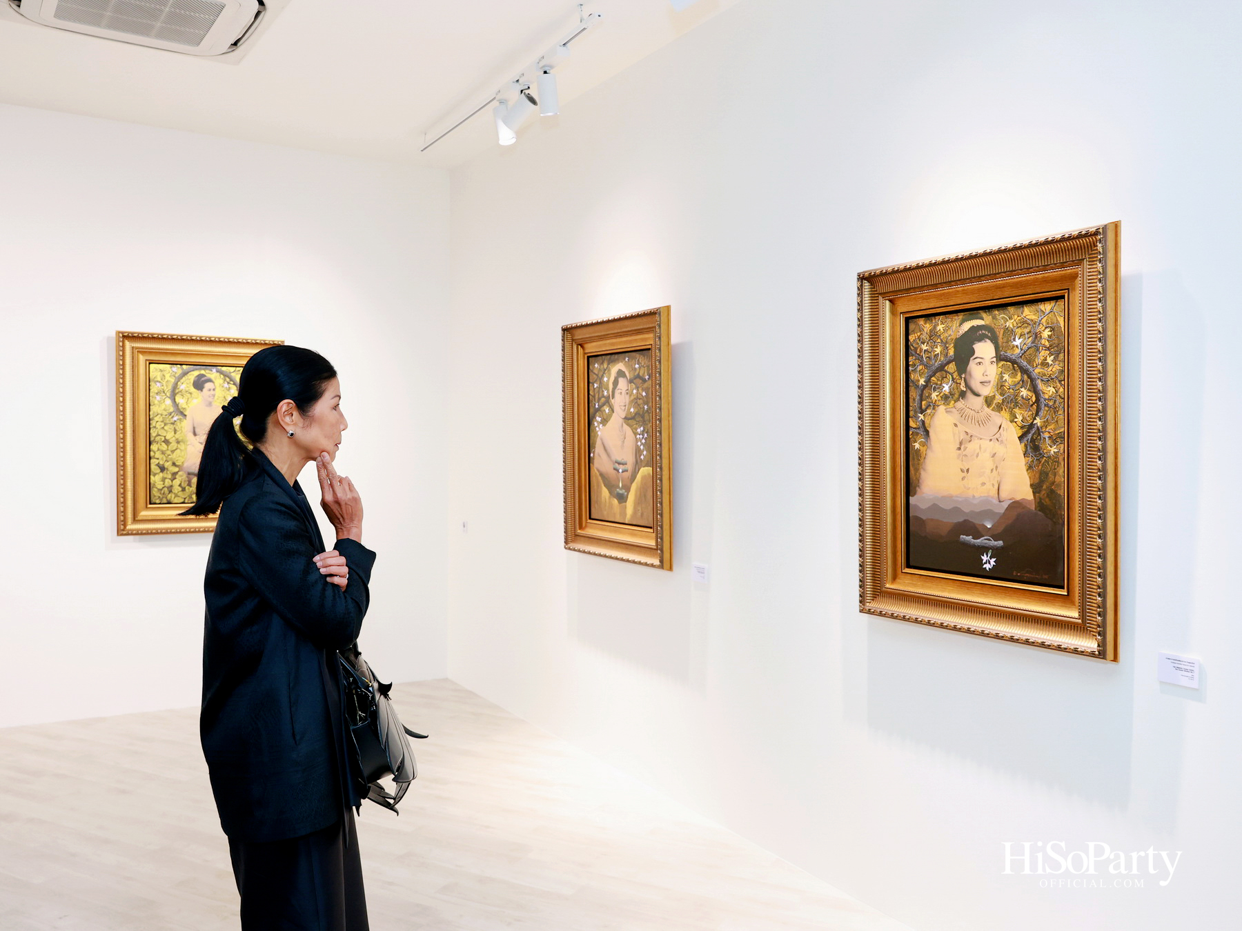 สยามพารากอน จัดนิทรรศการ ‘น้อมรำลึกในพระมหากรุณาธิคุณ แห่งสมเด็จพระบรมราชชนนีพันปีหลวง’ พร้อมเปิด Art Jewel ชั้น 5