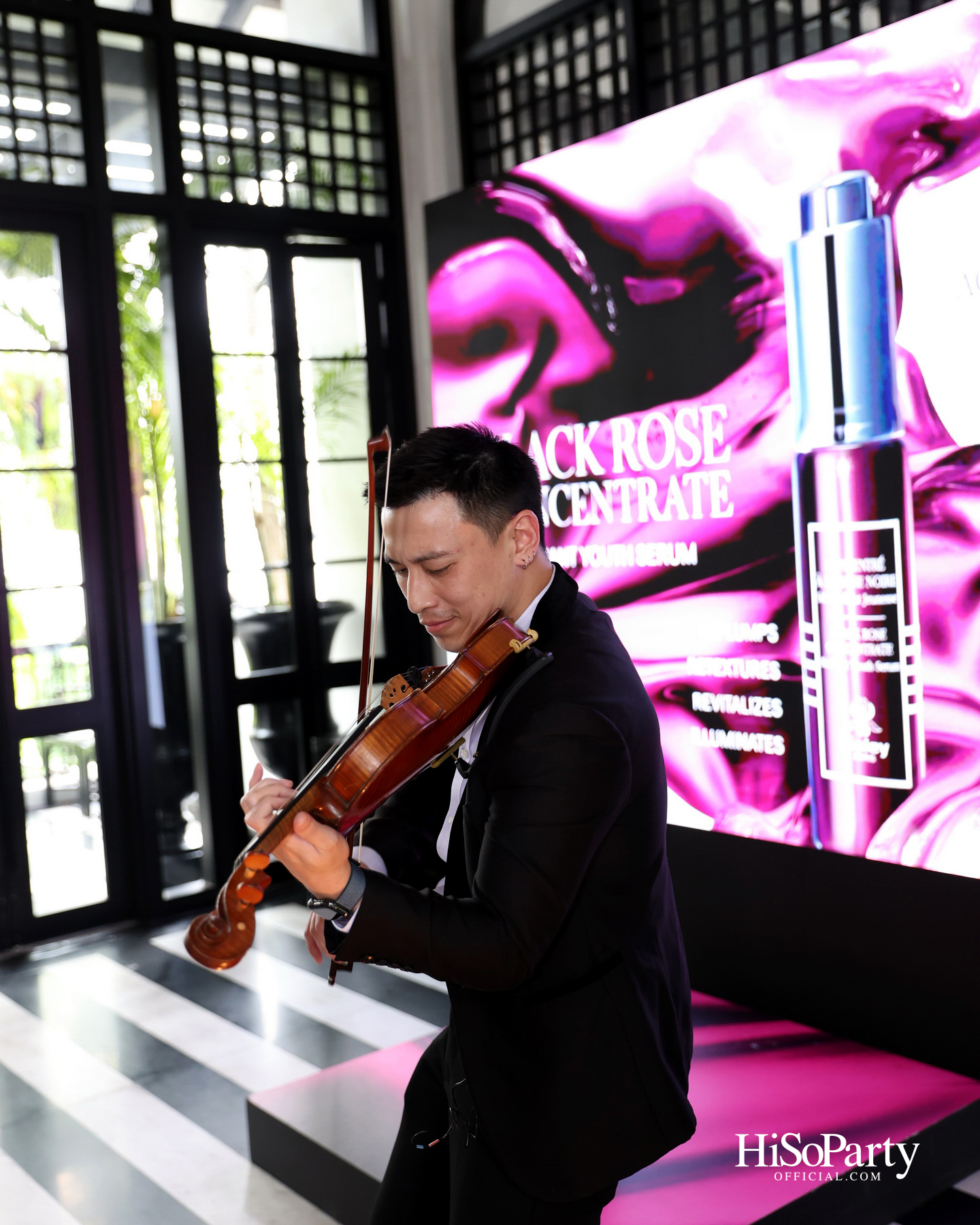 ‘Black Rose Concentrate Radiant Youth Serum’ นวัตกรรมล่าสุดจาก Sisley เปิดตัวอย่างเอ็กซ์คลูซีฟ ณ The Siam Hotel