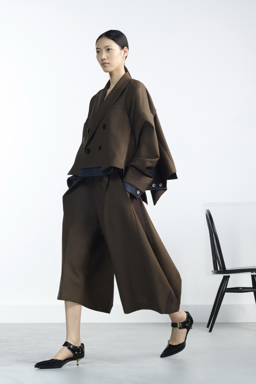 sacai Men’s Spring & Summer 2026 / Women’s Spring 2026 ‘EVERYDAY ALL DAY’ เมื่อความไฮบริดยกระดับชีวิตประจำวัน