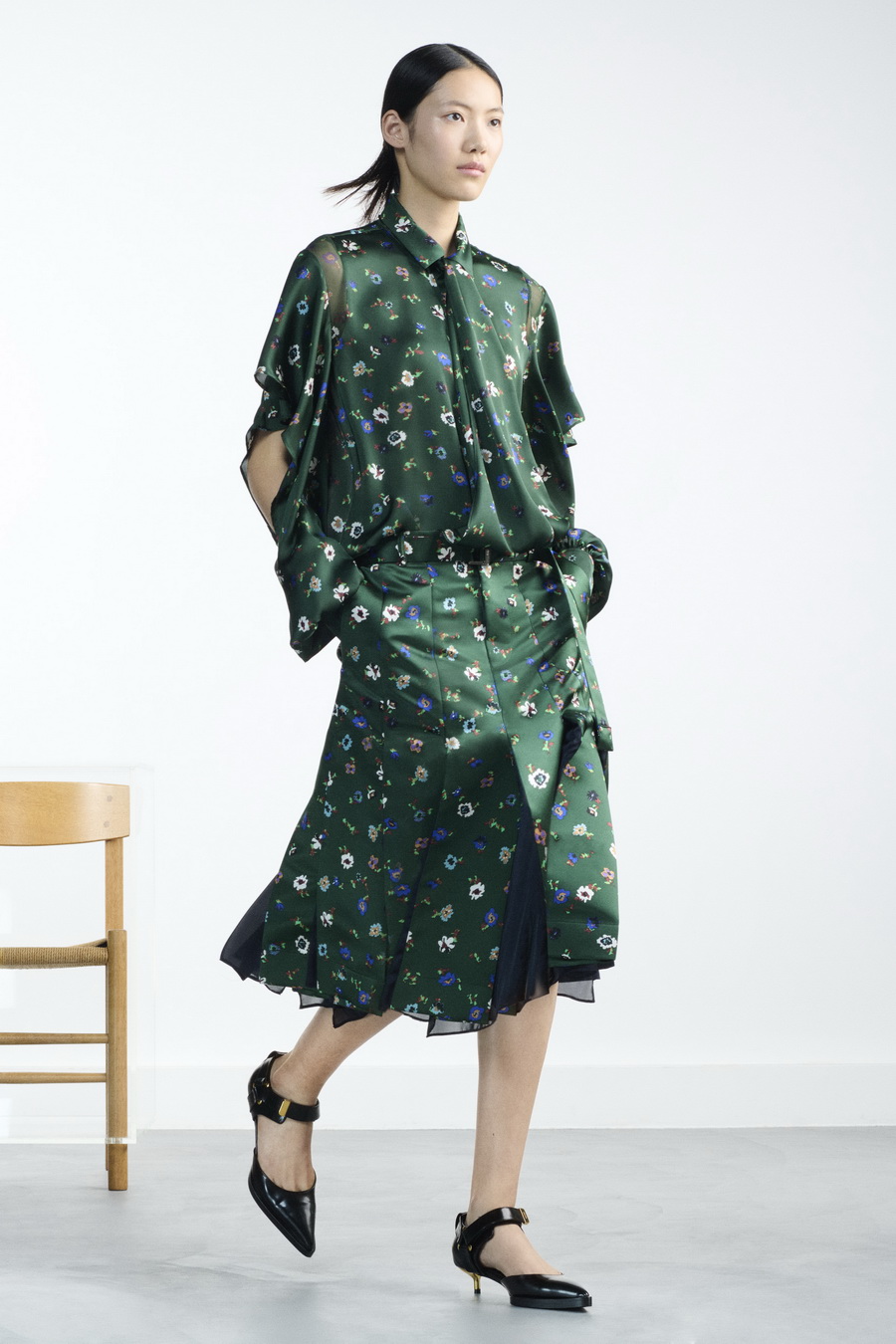 sacai Men’s Spring & Summer 2026 / Women’s Spring 2026 ‘EVERYDAY ALL DAY’ เมื่อความไฮบริดยกระดับชีวิตประจำวัน