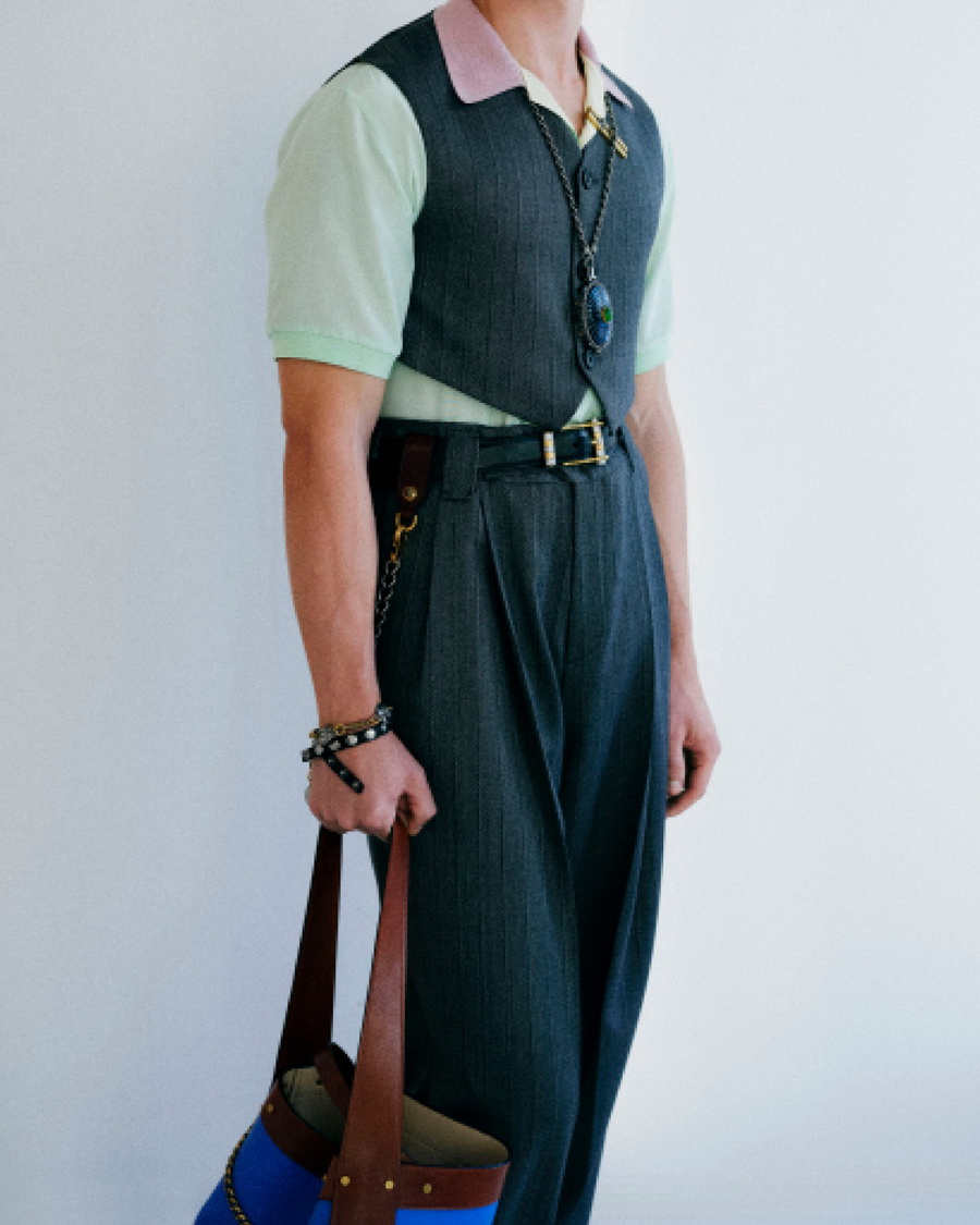 ‘THE PIVOT’ กระเป๋าใบใหม่จาก Versace ที่สะท้อนสัมผัสอ่อนโยนและพลังอันเย้ายวน