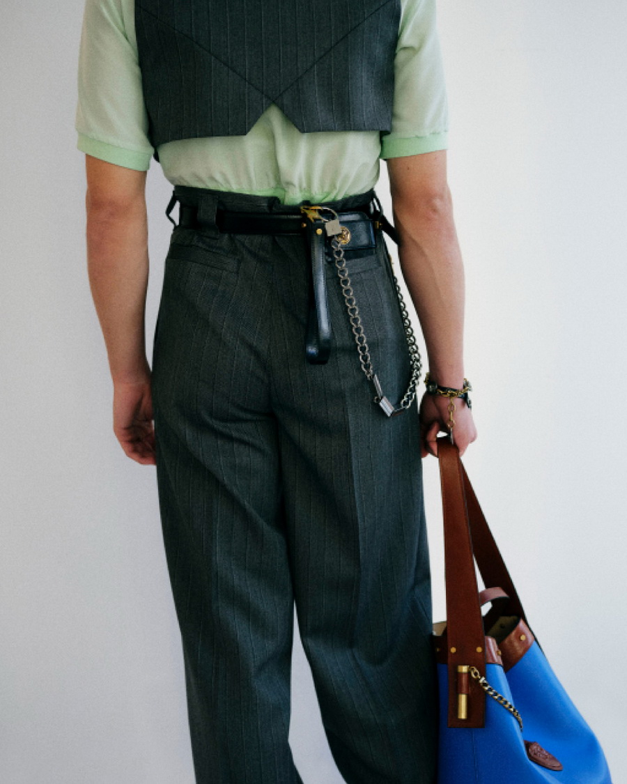 ‘THE PIVOT’ กระเป๋าใบใหม่จาก Versace ที่สะท้อนสัมผัสอ่อนโยนและพลังอันเย้ายวน