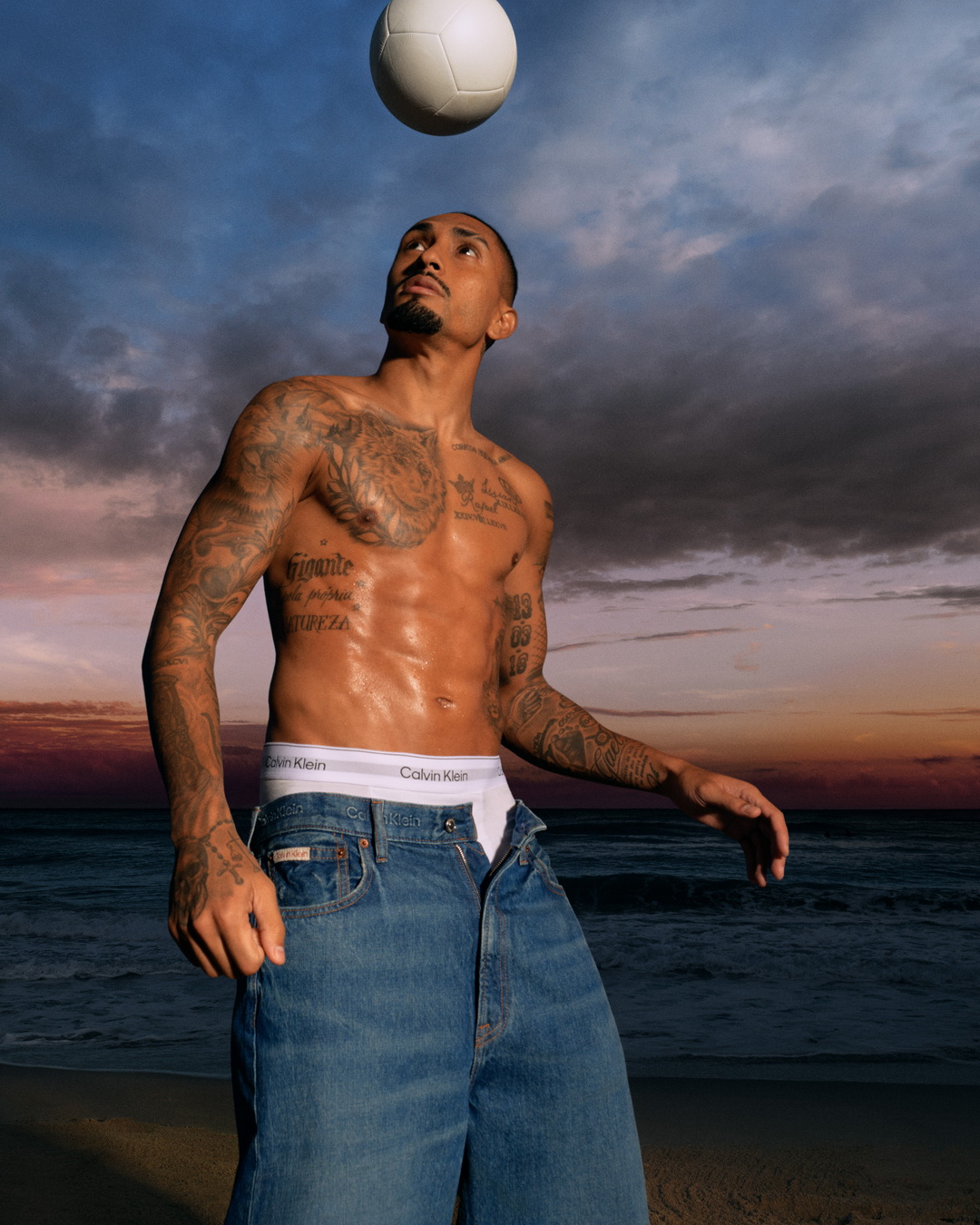 Calvin Klein ดึง Raphinha ถ่ายทอดแคมเปญชุดชั้นใน Spring 2026