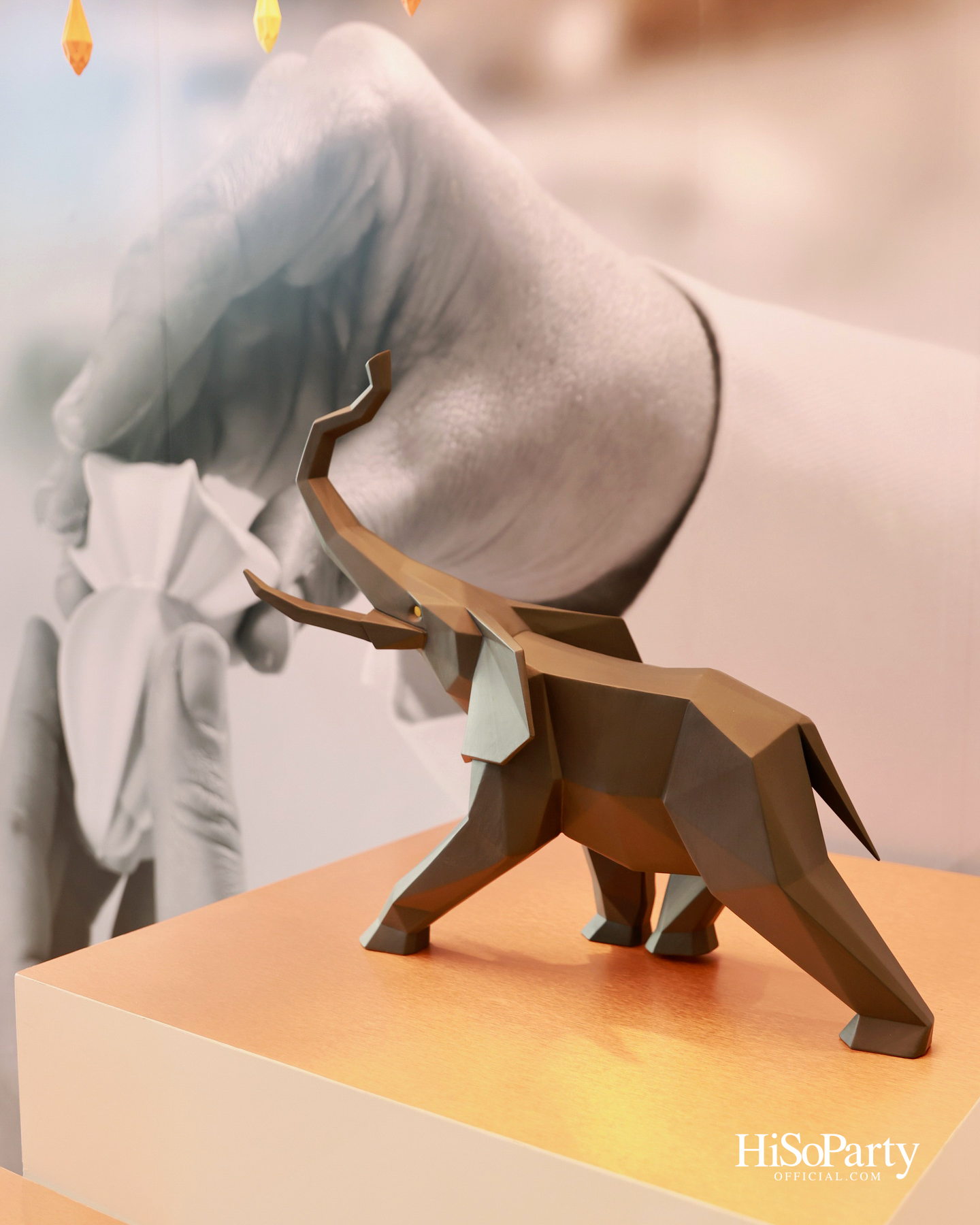 Crystal Symphony และ Lladró เผยประสบการณ์สุดเอ็กซ์คลูซีฟ ถ่ายทอดสุนทรียศาสตร์แห่งแสงไฟผ่านงานพอร์ซเลนร่วมสมัย