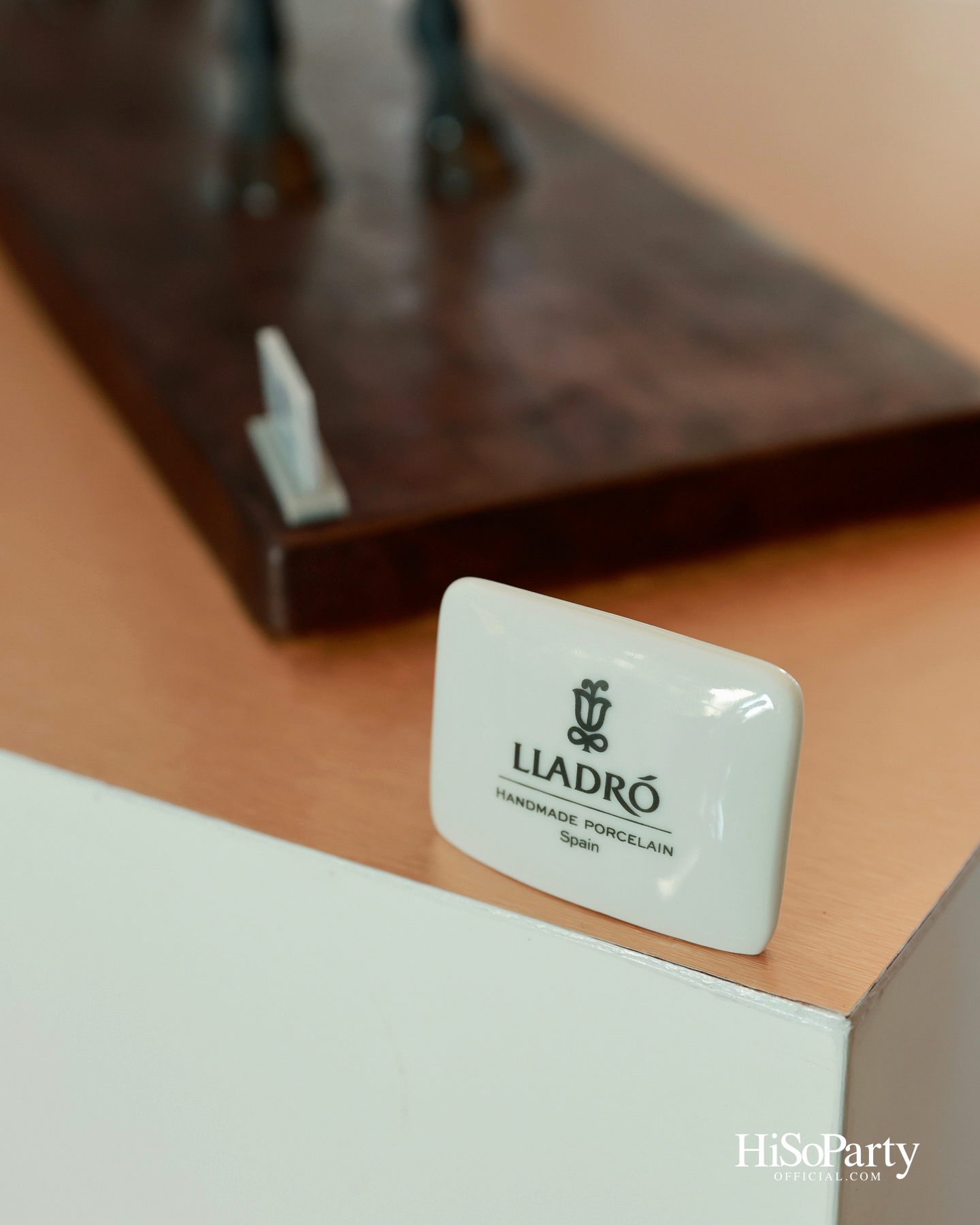 Crystal Symphony และ Lladró เผยประสบการณ์สุดเอ็กซ์คลูซีฟ ถ่ายทอดสุนทรียศาสตร์แห่งแสงไฟผ่านงานพอร์ซเลนร่วมสมัย