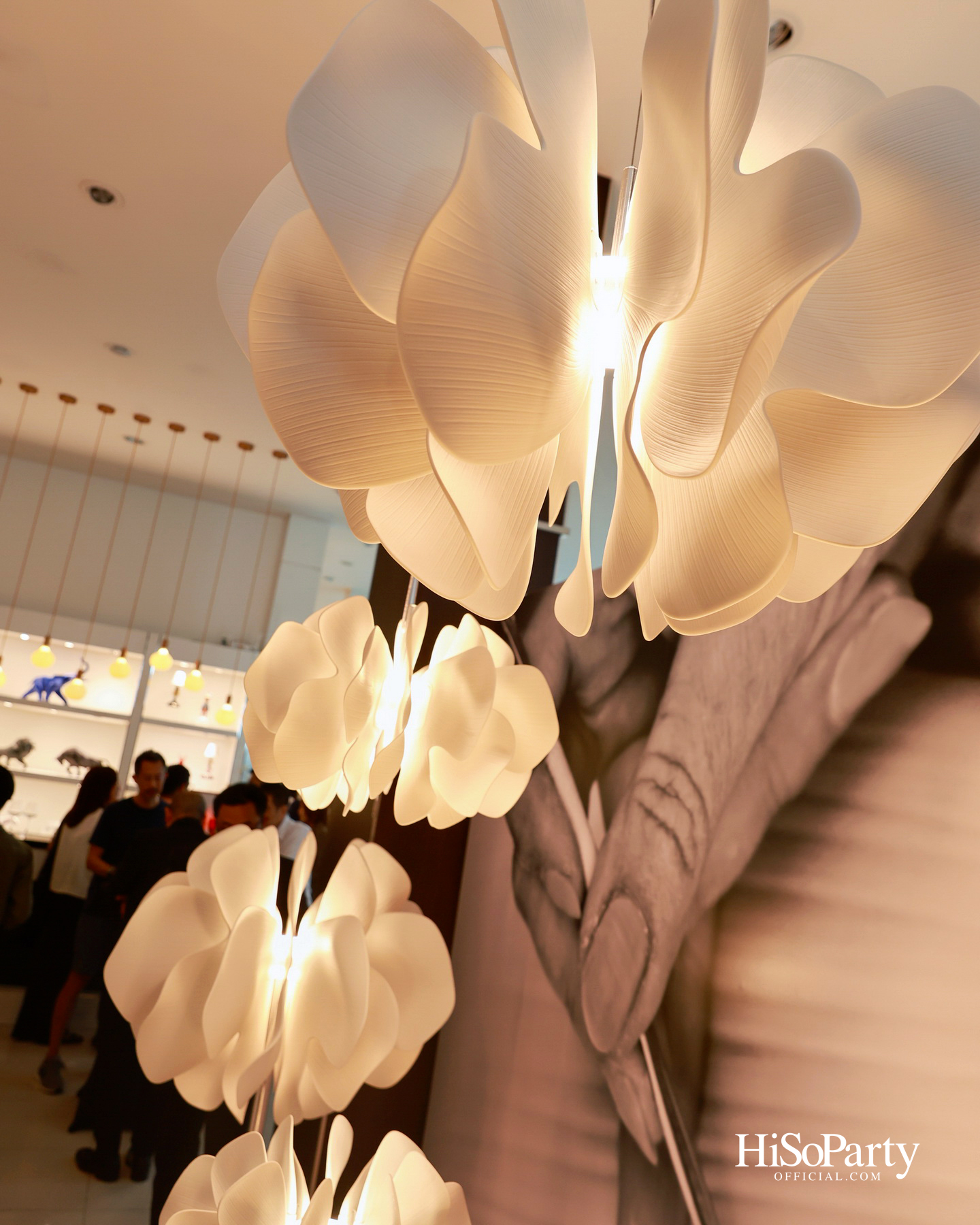 Crystal Symphony และ Lladró เผยประสบการณ์สุดเอ็กซ์คลูซีฟ ถ่ายทอดสุนทรียศาสตร์แห่งแสงไฟผ่านงานพอร์ซเลนร่วมสมัย