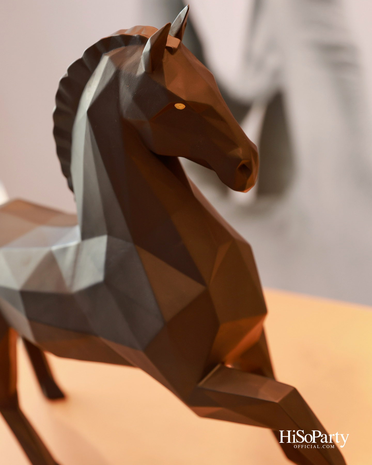 Crystal Symphony และ Lladró เผยประสบการณ์สุดเอ็กซ์คลูซีฟ ถ่ายทอดสุนทรียศาสตร์แห่งแสงไฟผ่านงานพอร์ซเลนร่วมสมัย