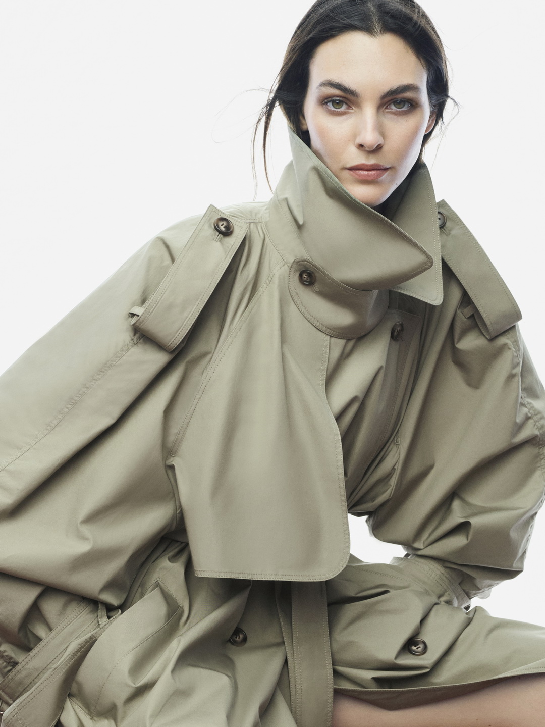 COS เปิดตัวแคมเปญ Spring Summer 2026 นำโดย Alexander Skarsgård, Park Gyuyoung, Vittoria Ceretti และ Taemin Park